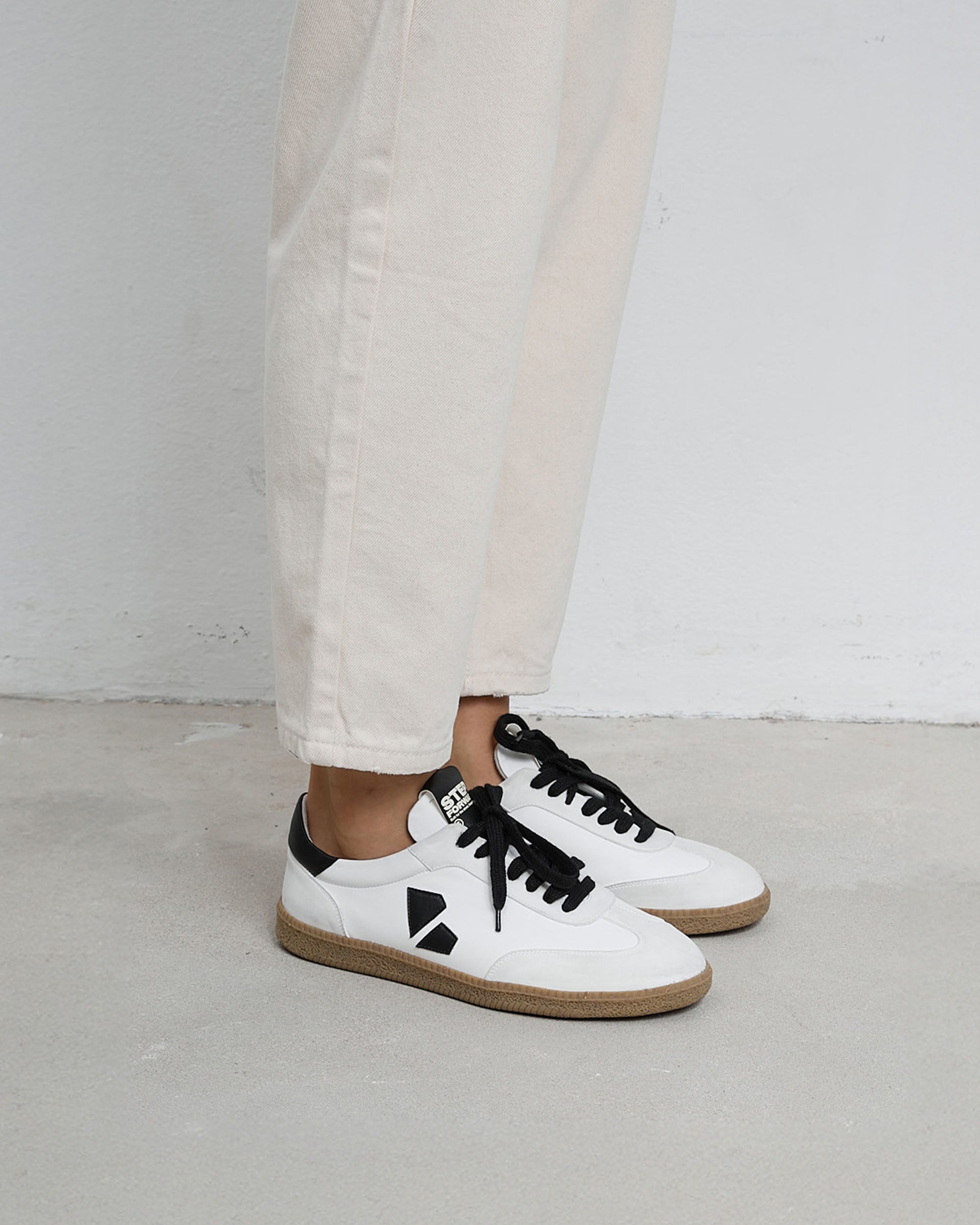 BOHEMA Brava Sneakers in white and black - styled look of women's sneakers