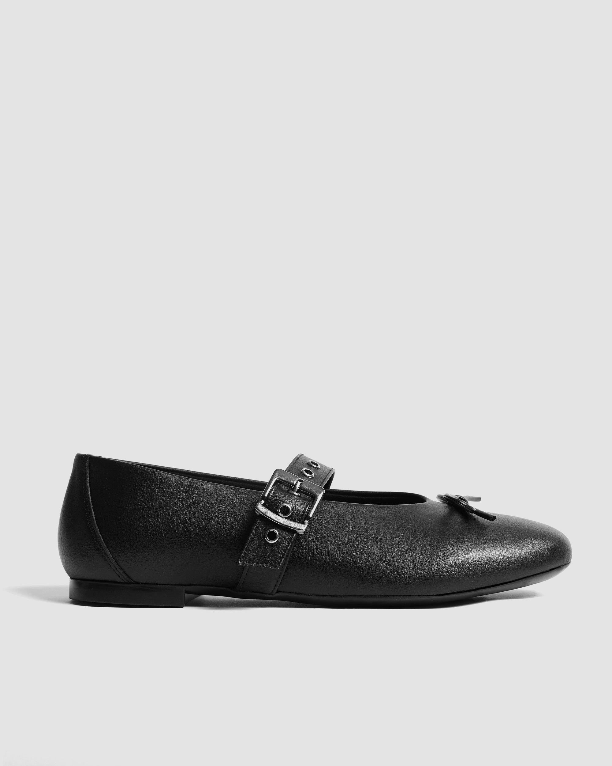 BOHEMA Mara Pumps in black - detail view of women's ballet flats with strap