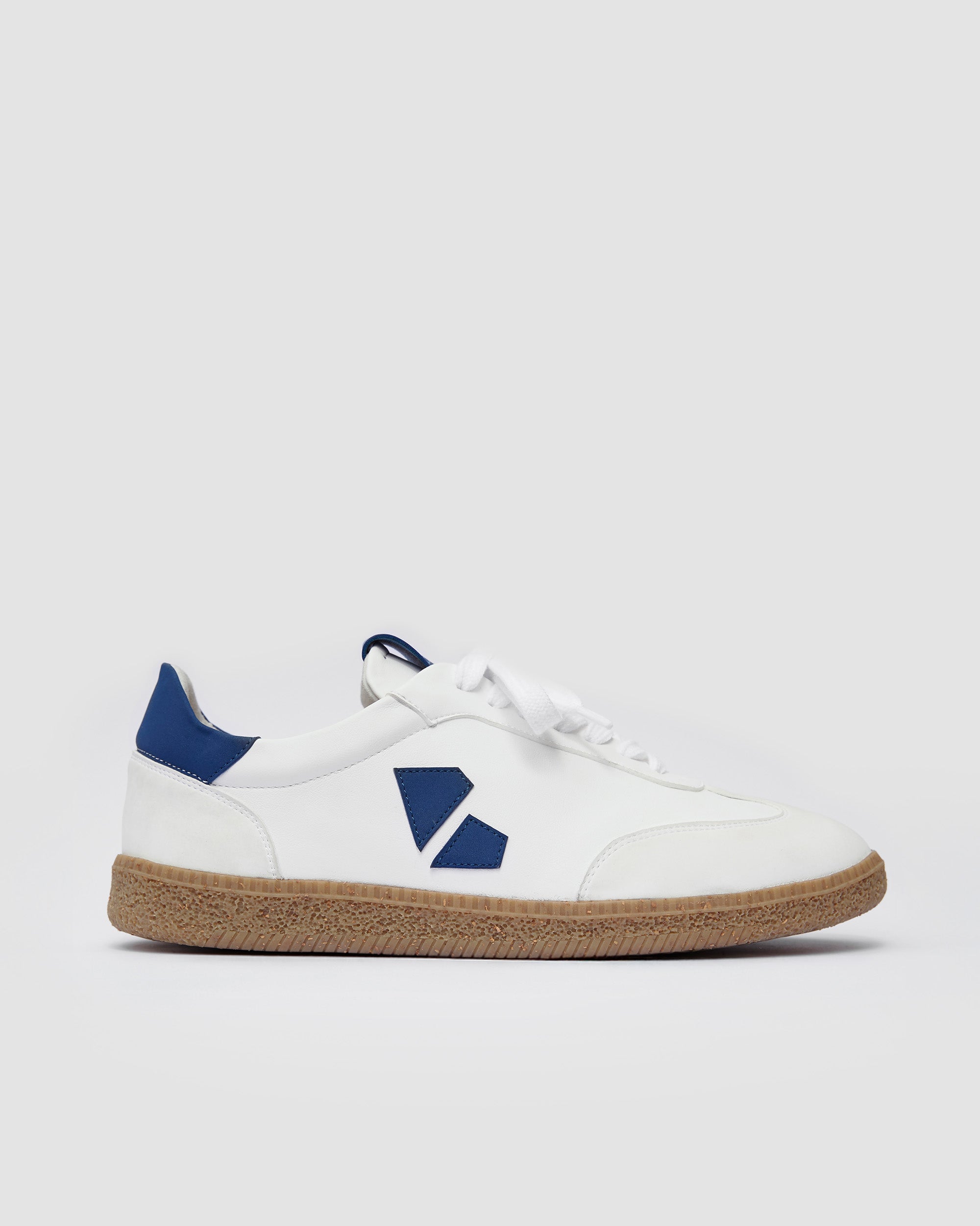 BOHEMA Brava Sneakers in white and blue - styled look of women's sneakers
