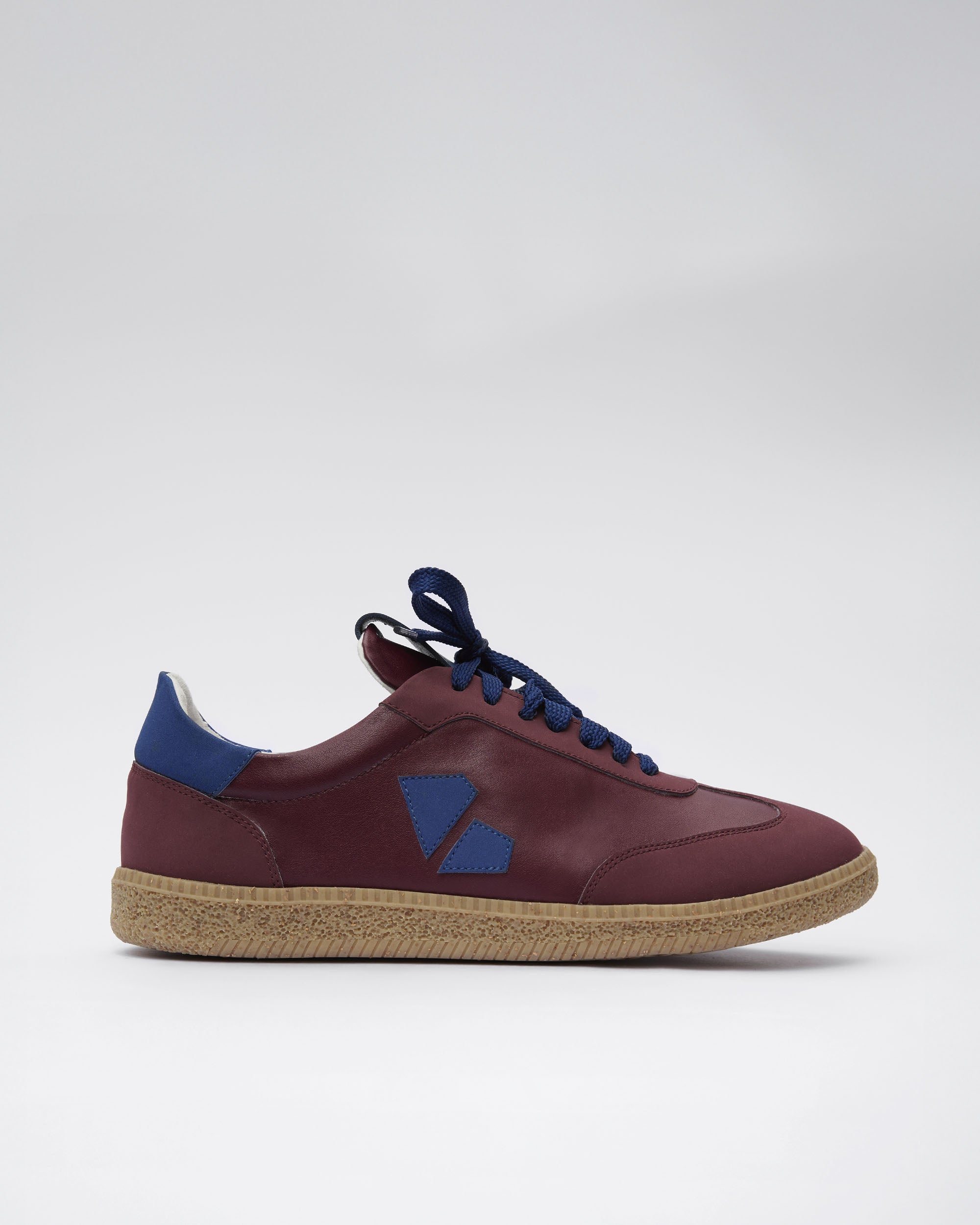 BOHEMA Brava Sneakers in burgundy - texture close-up of women's sneakers