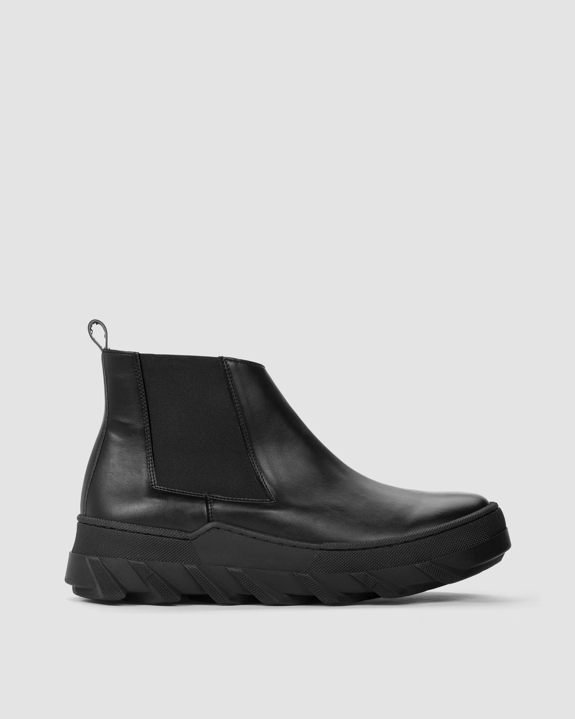 BOHEMA Tiger Chelsea in black - texture close-up of women's chelsea boots