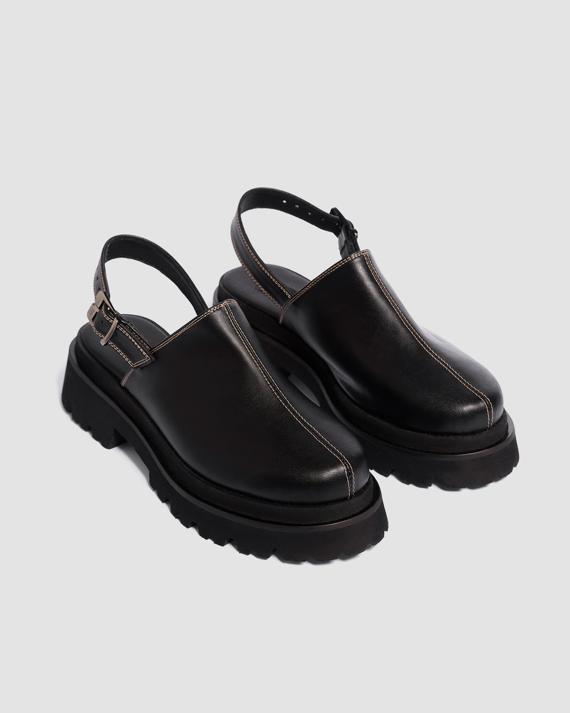 BOHEMA Urban Clogs in black - side view of women's clogs
