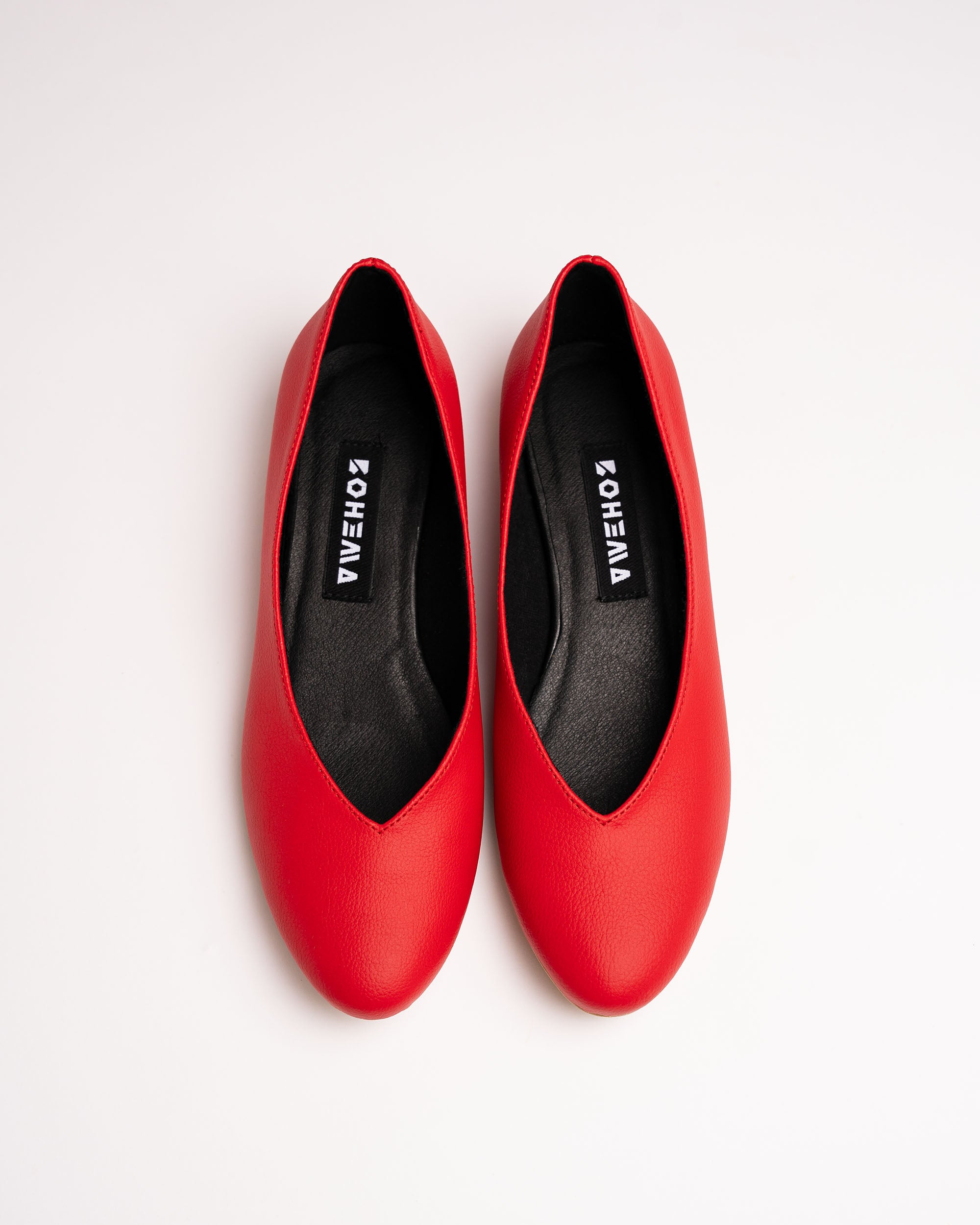 BOHEMA Pumps Red in red - side view of women's ballet flats