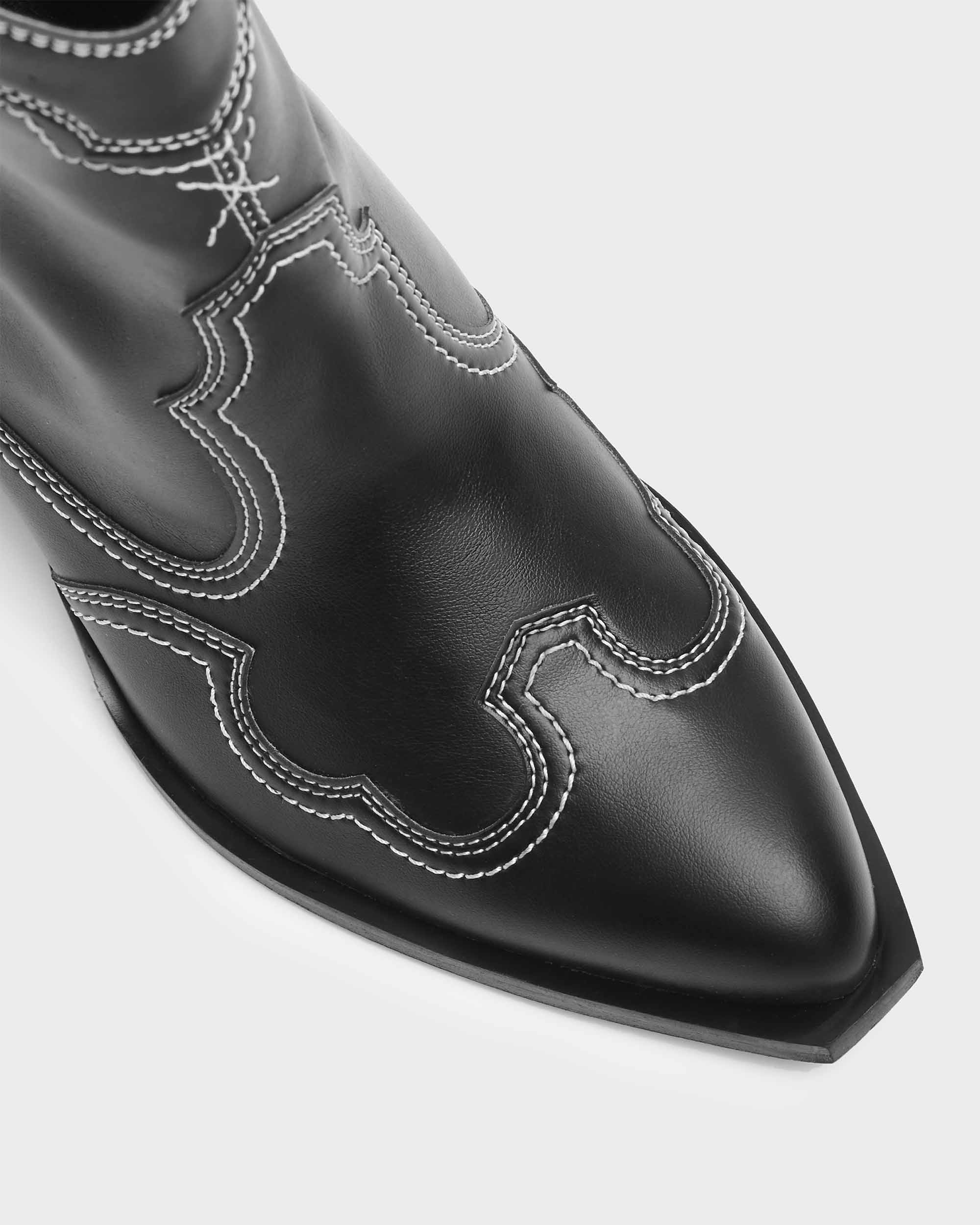 BOHEMA Stitchy Cowboy Boots in black - sole detail of women's cowboy boots