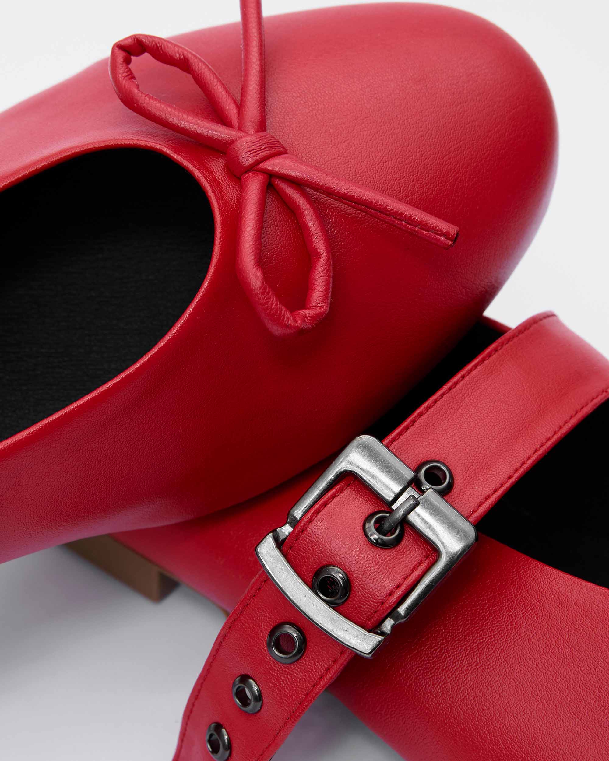 BOHEMA Mara Pumps in red - worn on foot of women's ballet flats with strap