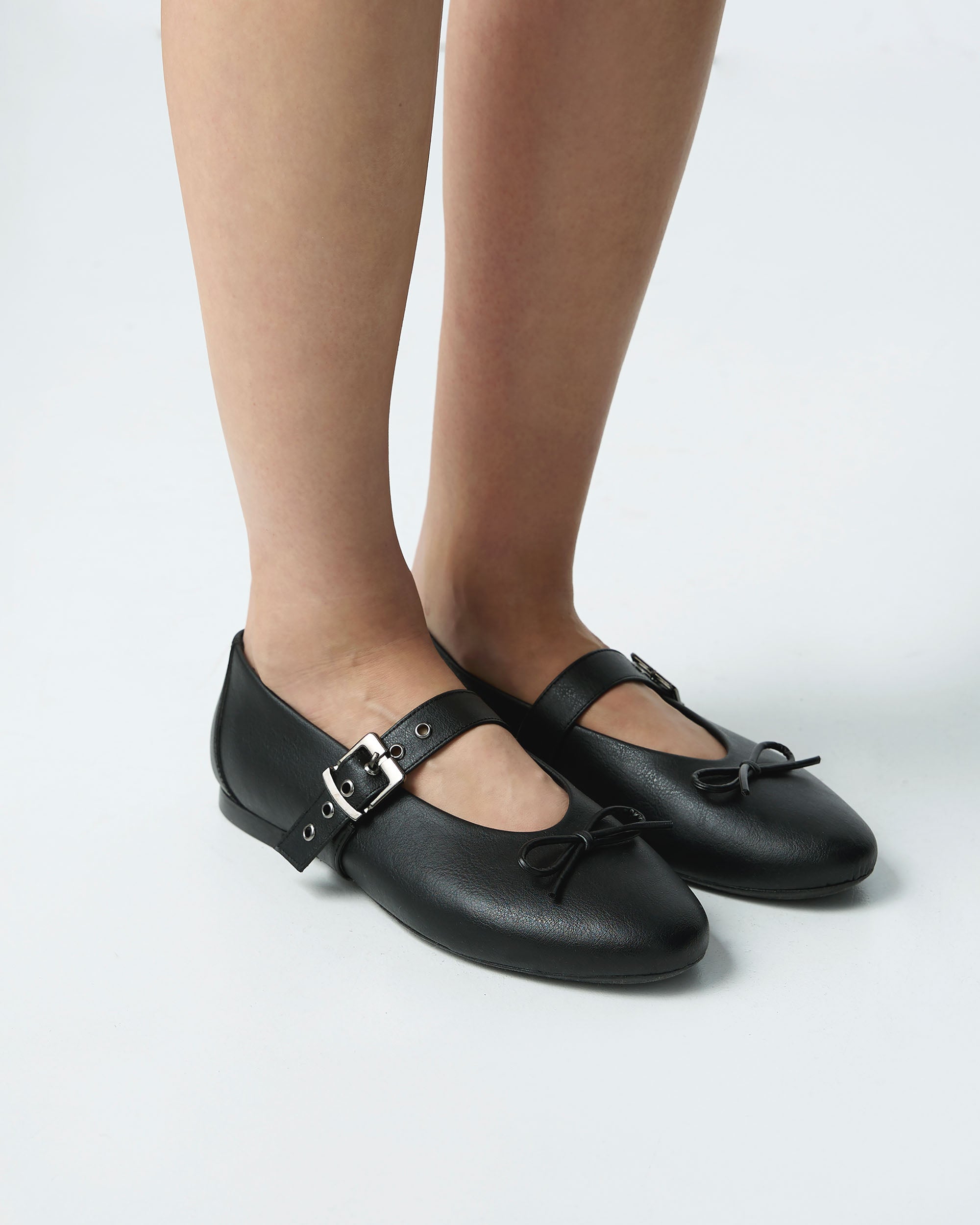 BOHEMA Mara Pumps in black - styled look of women's ballet flats with strap