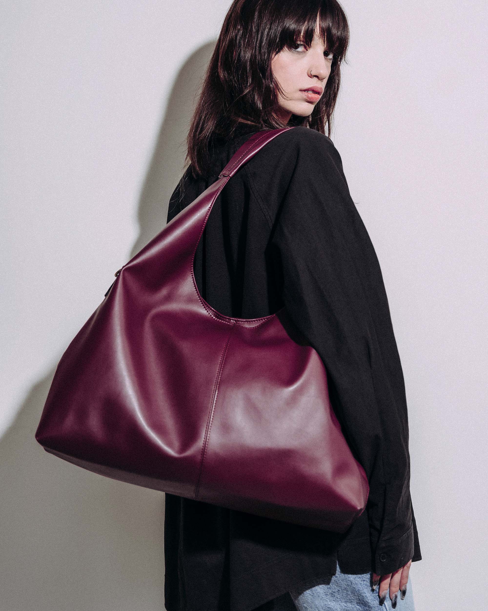 BOHEMA Slouchy Shopper Bag in burgundy made from plant leather