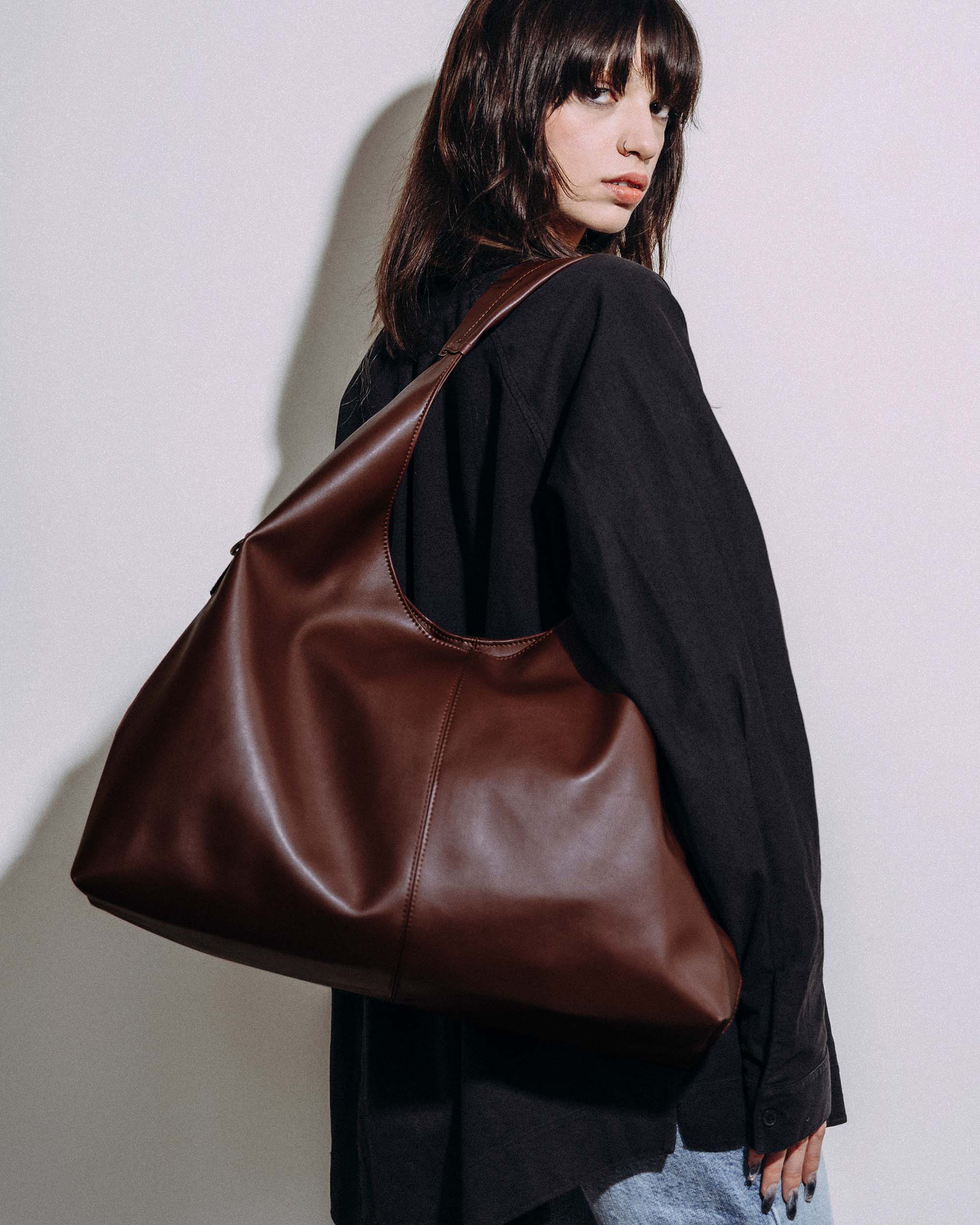 BOHEMA Slouchy Shopper Bag in chocolate brown - side view