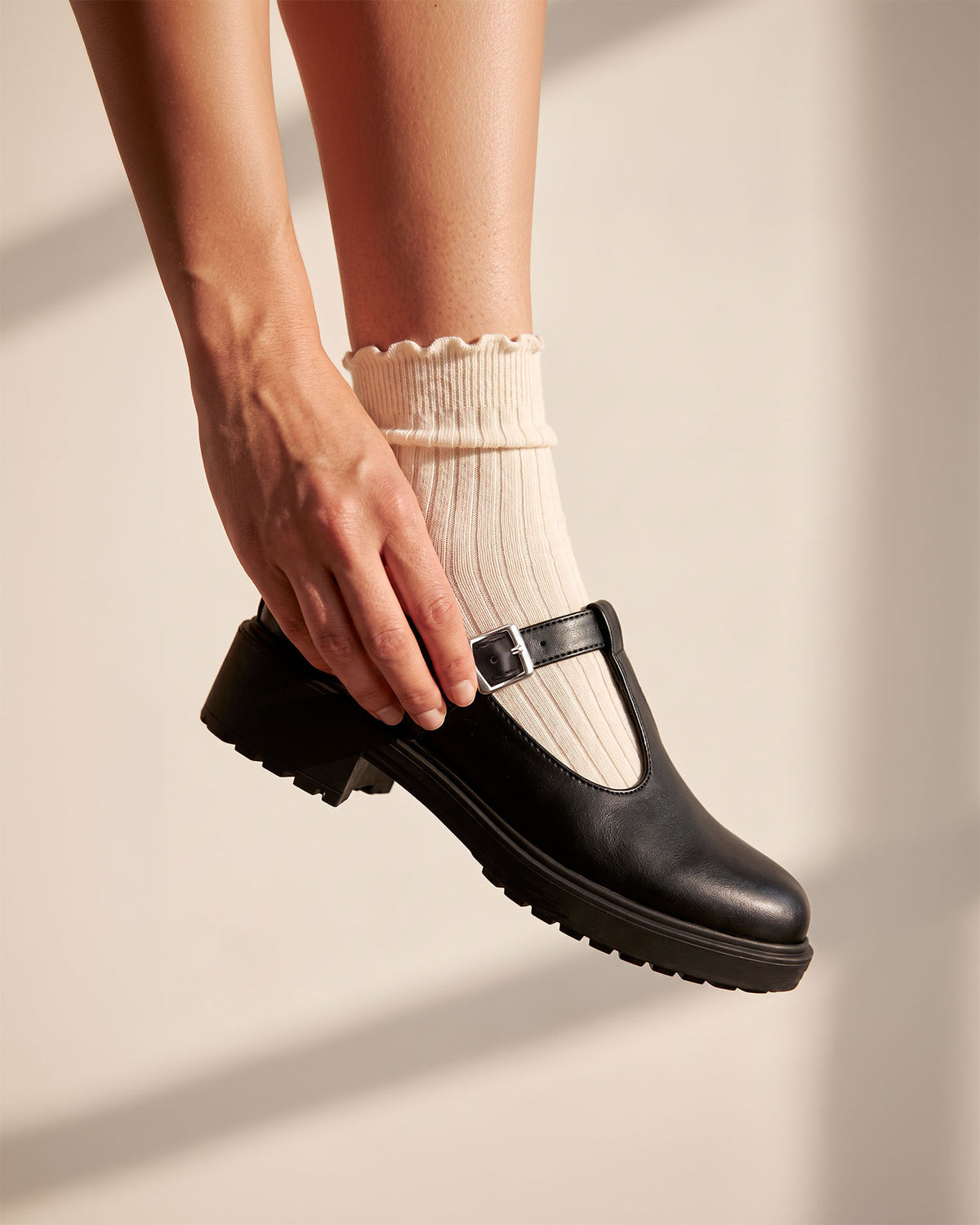 Schwarze Mary Janes Damen aus Maisleder von BOHEMA Clothing, Seitenansicht