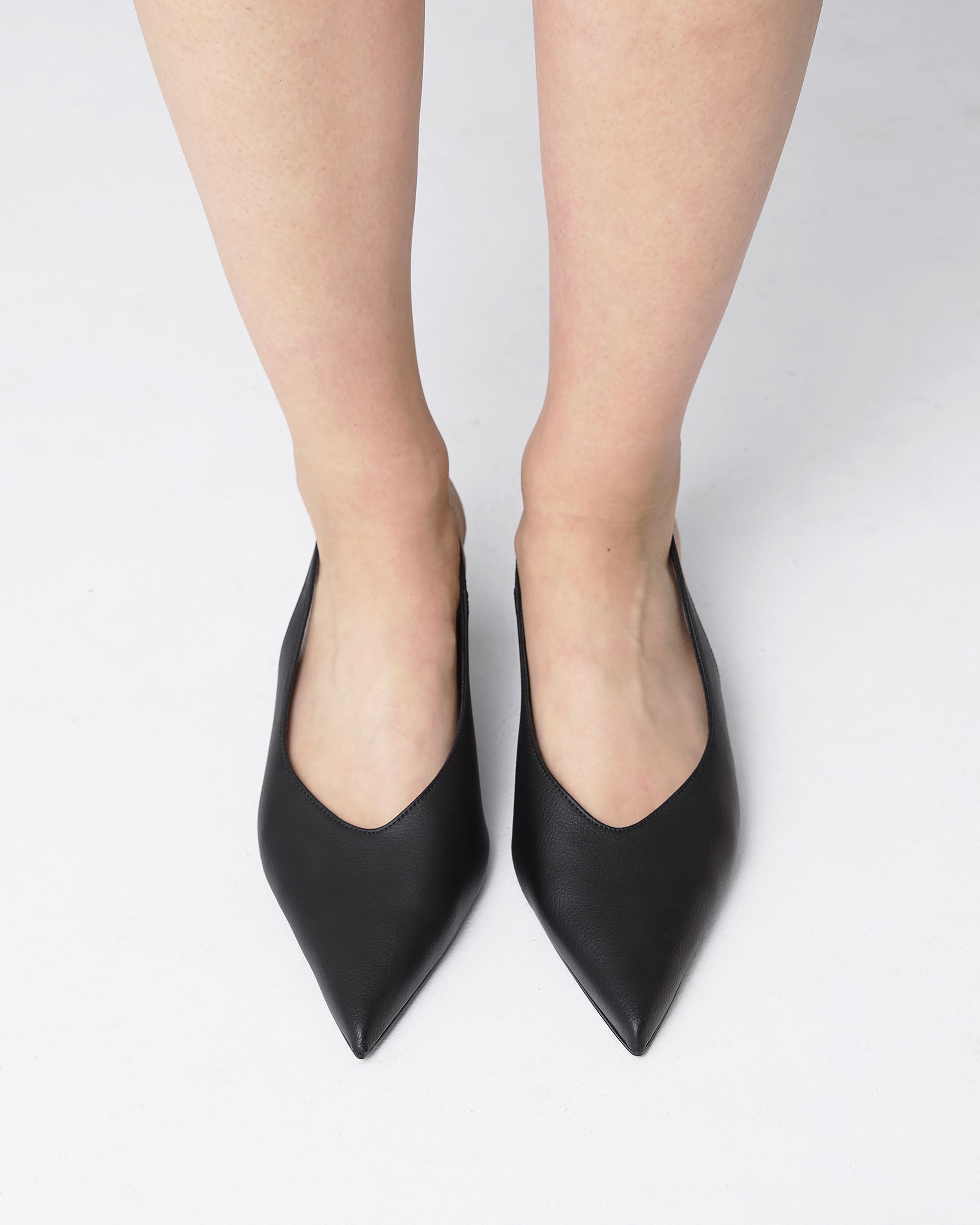 BOHEMA Kitten Heels in black - side view of women's kitten heel pumps