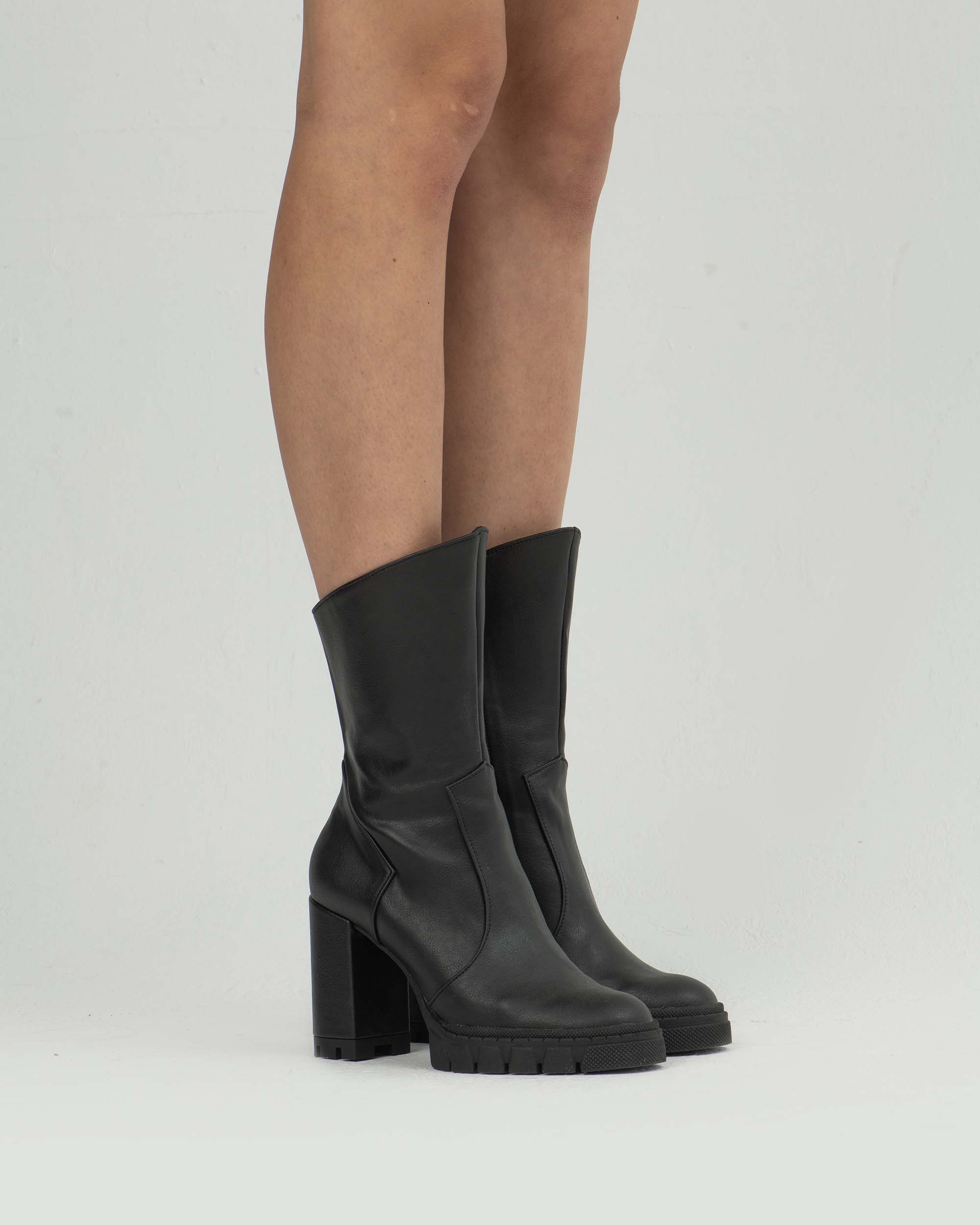 BOHEMA Ritual Boots in black - sole detail of women's ankle boots