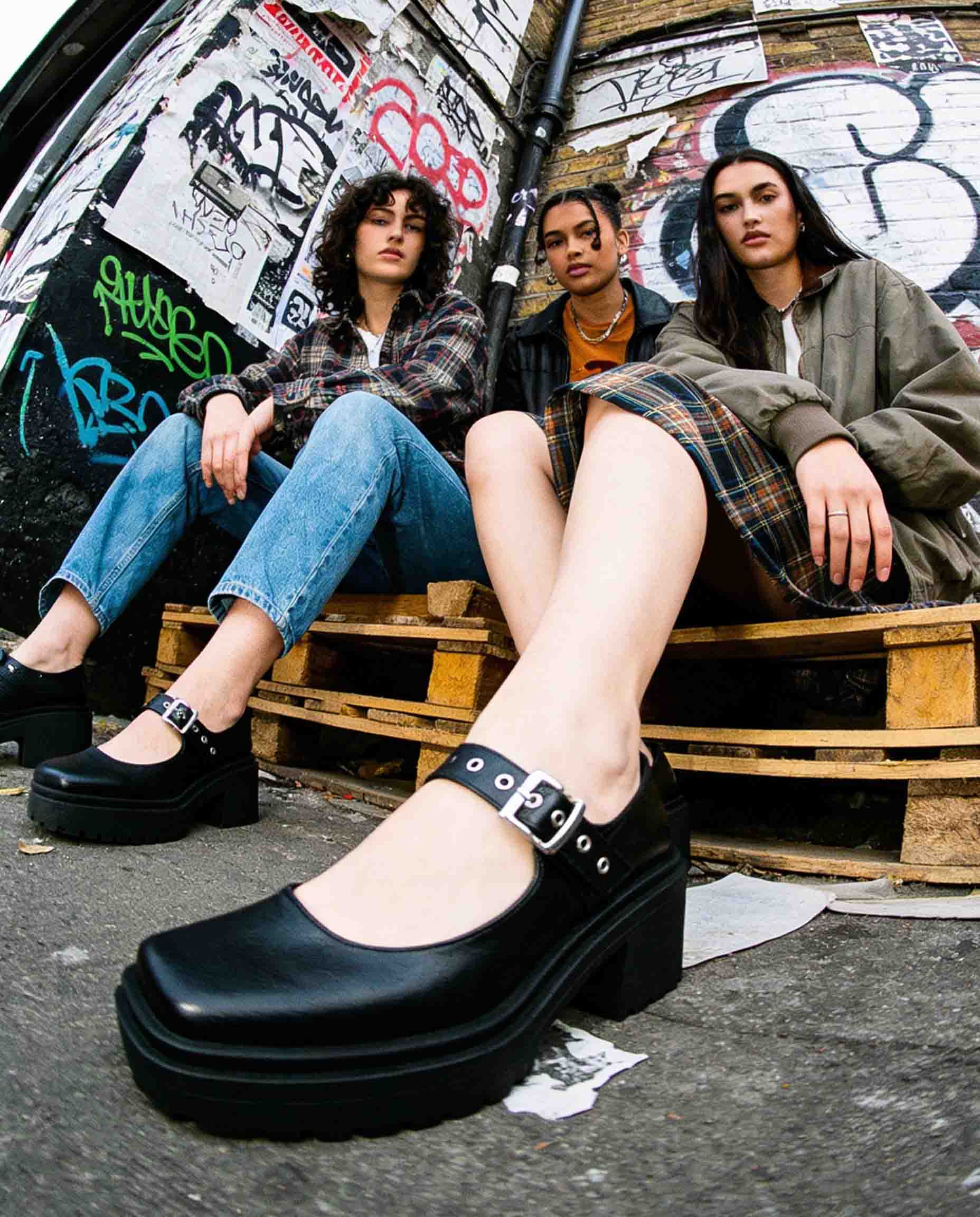 Squared Mary Jane Pumps Schwarz aus Traubenleder