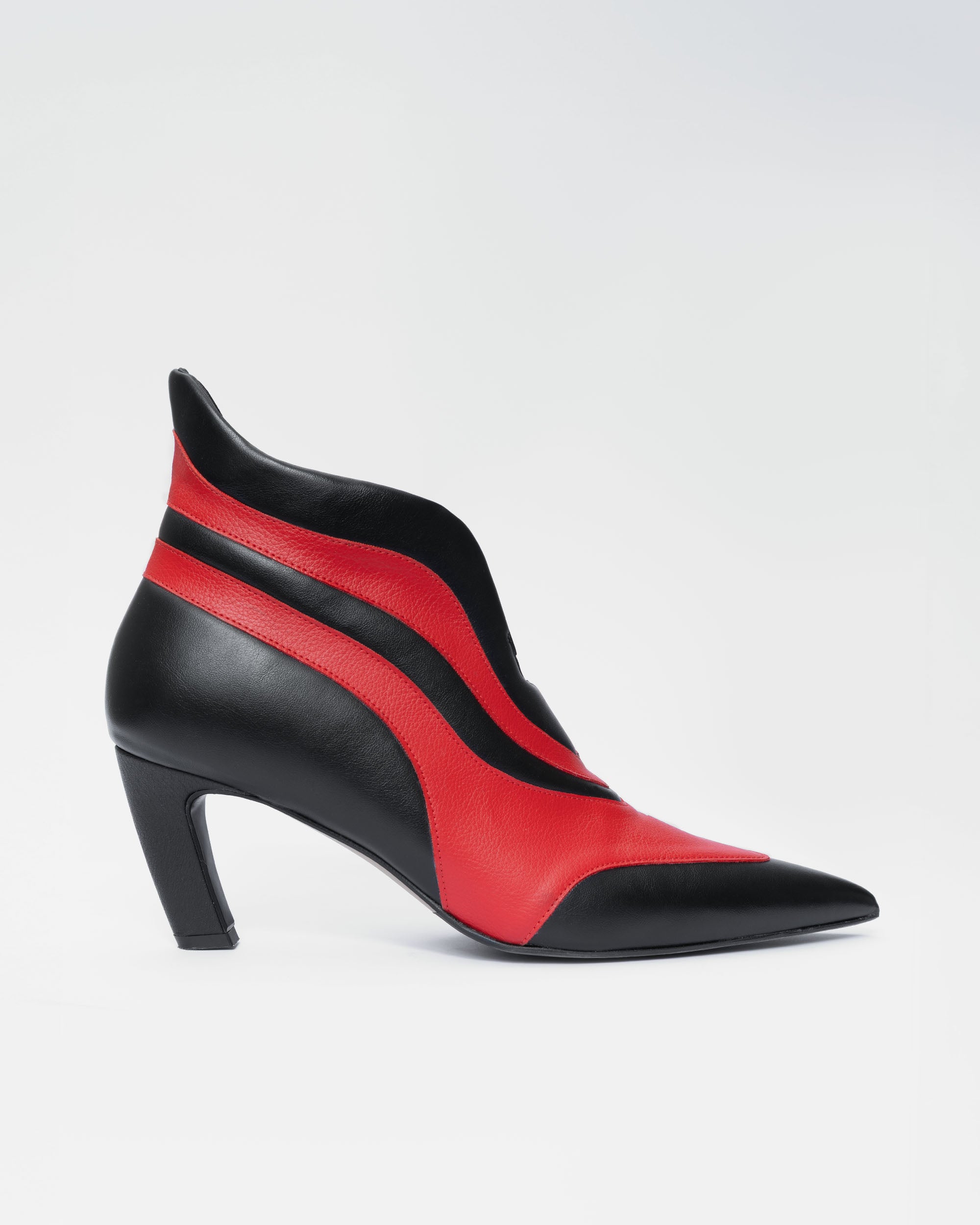 BOHEMA Thriller Boots in black - detail view of women's ankle boots