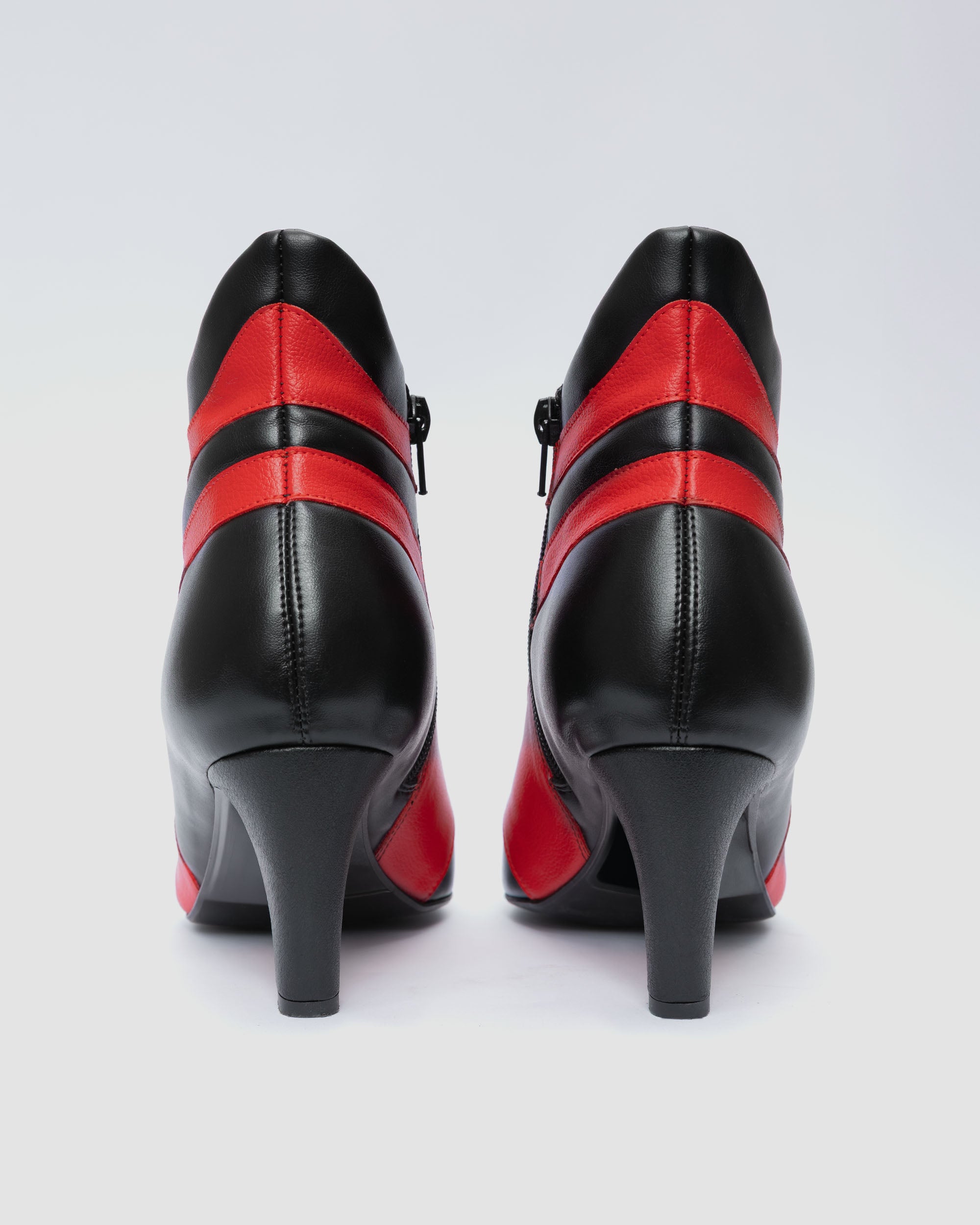BOHEMA Thriller Boots in black - styled look of women's ankle boots