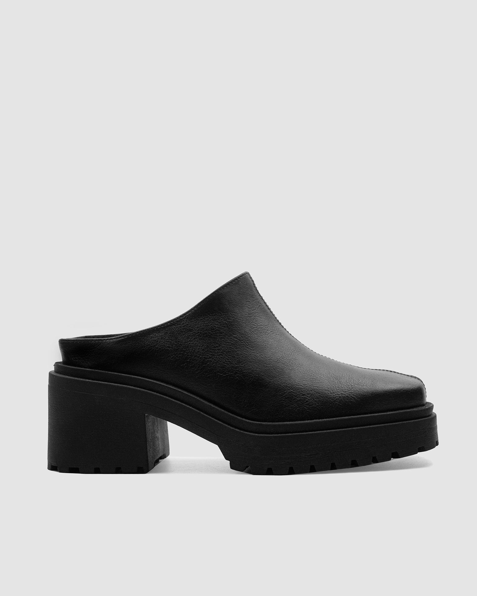 BOHEMA Squared Mule in black - sole detail of women's mules