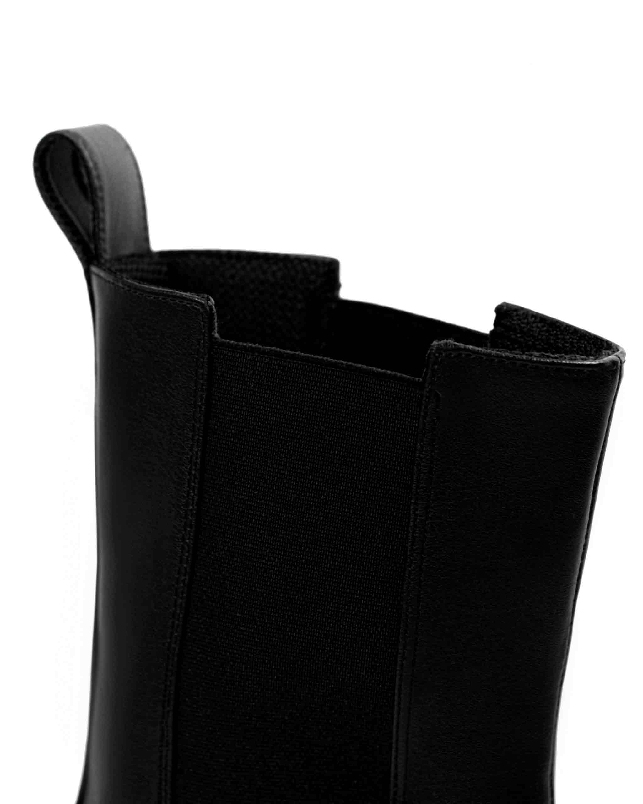 BOHEMA Chelsea Riot in black - sole detail of women's chelsea boots
