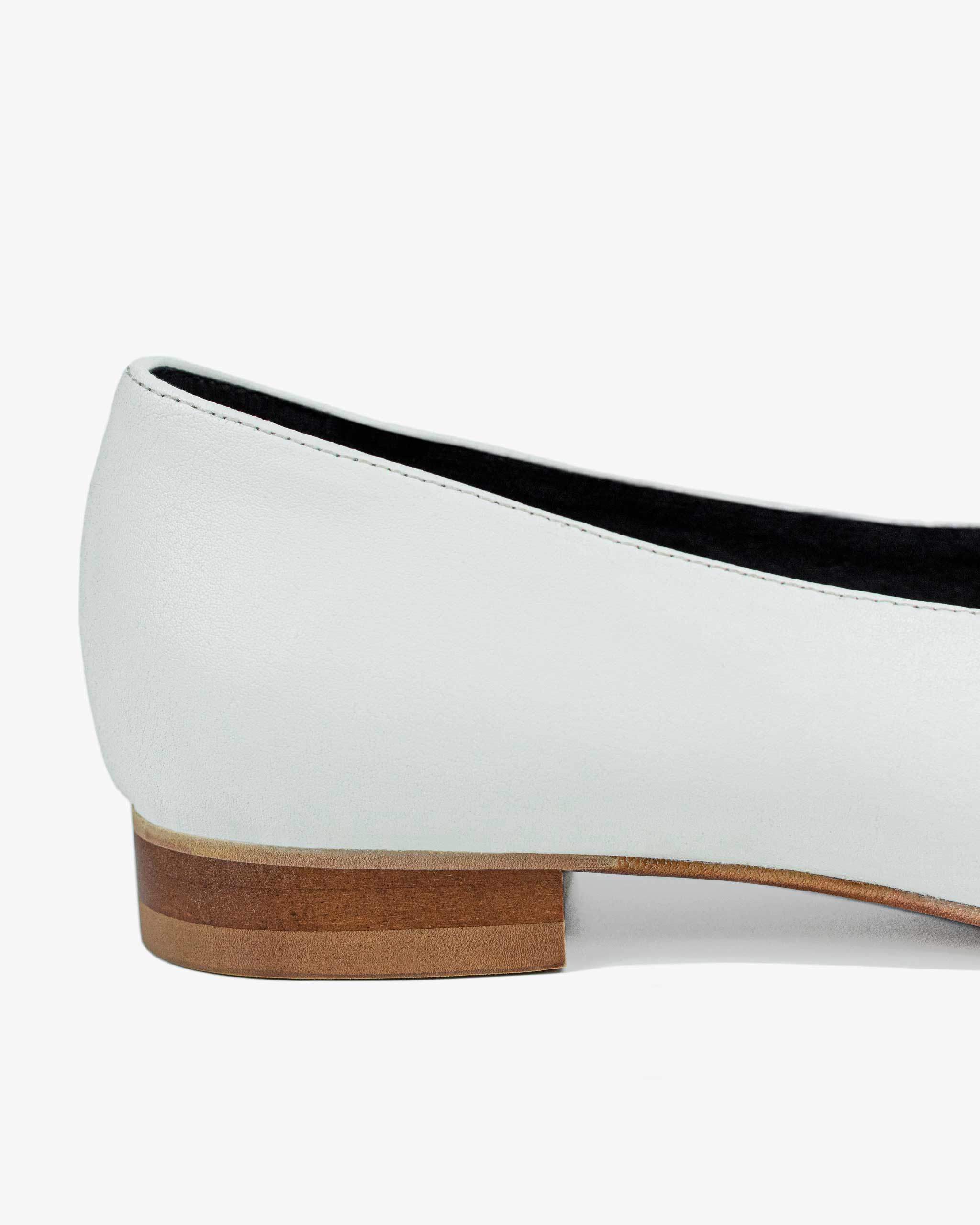 BOHEMA Pumps in white - top view of women's ballet flats
