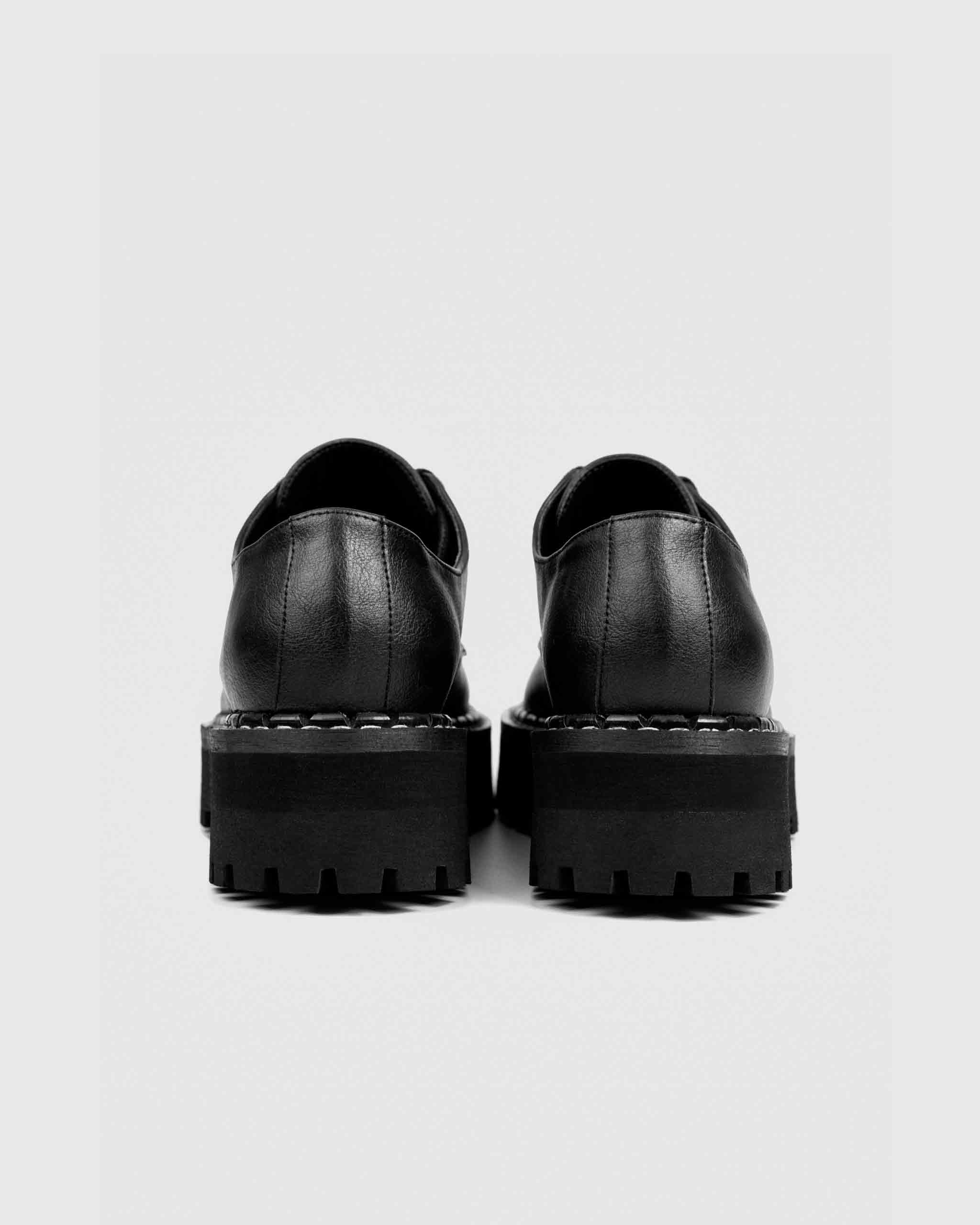 BOHEMA Chunky Derbs Boy in black - worn on foot of women's derby shoes