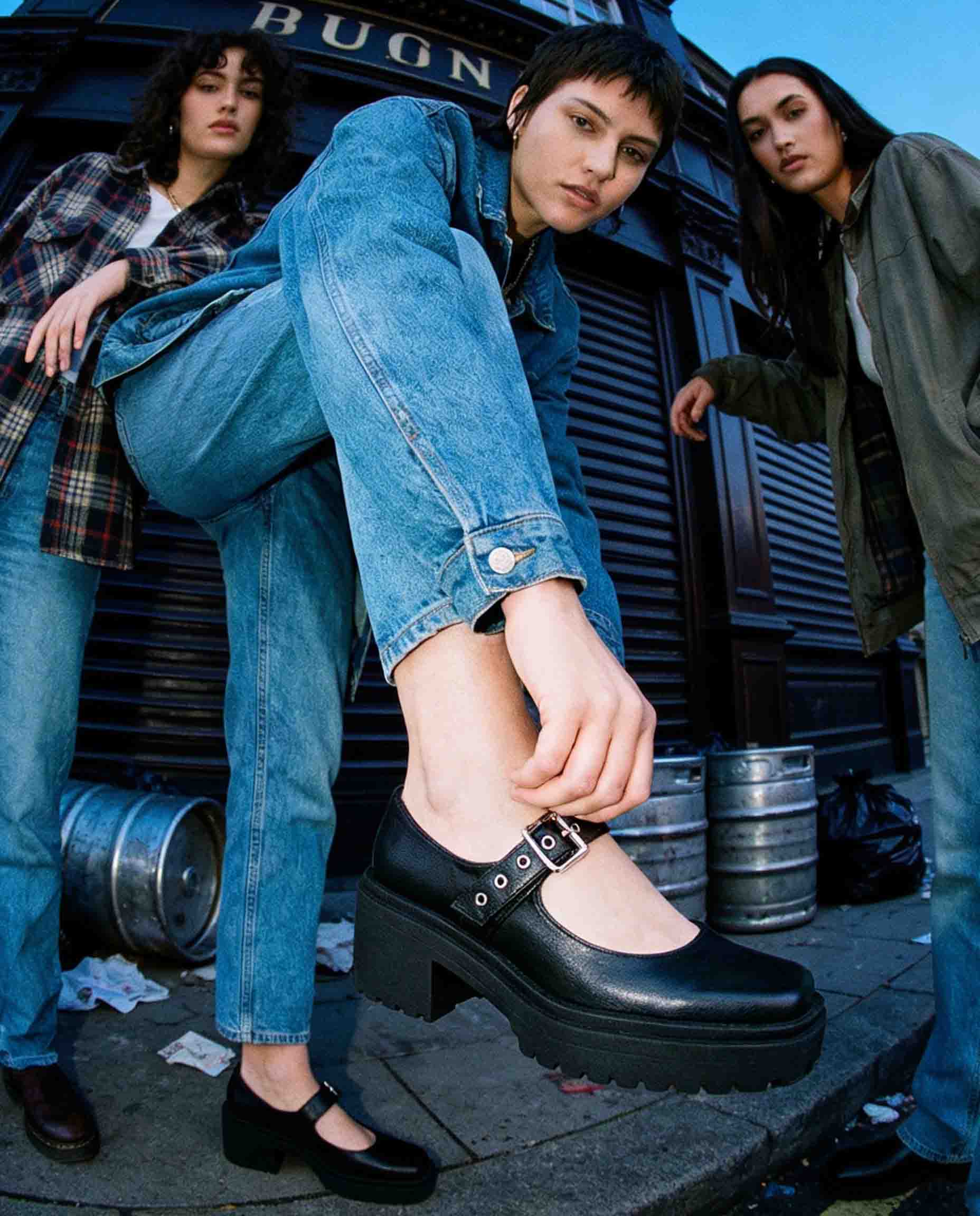 Squared Mary Jane Pumps Schwarz aus Traubenleder