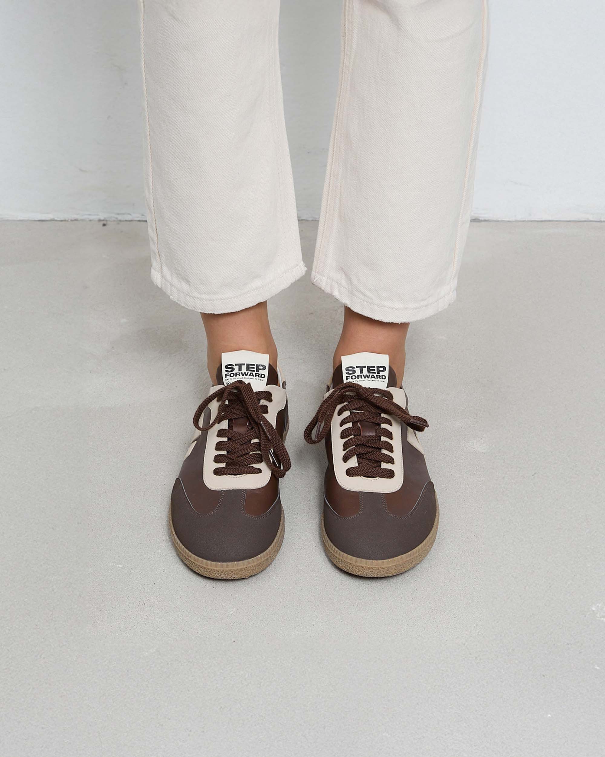 BOHEMA Brava Sneakers in chocolate brown - worn on foot of men's sneakers