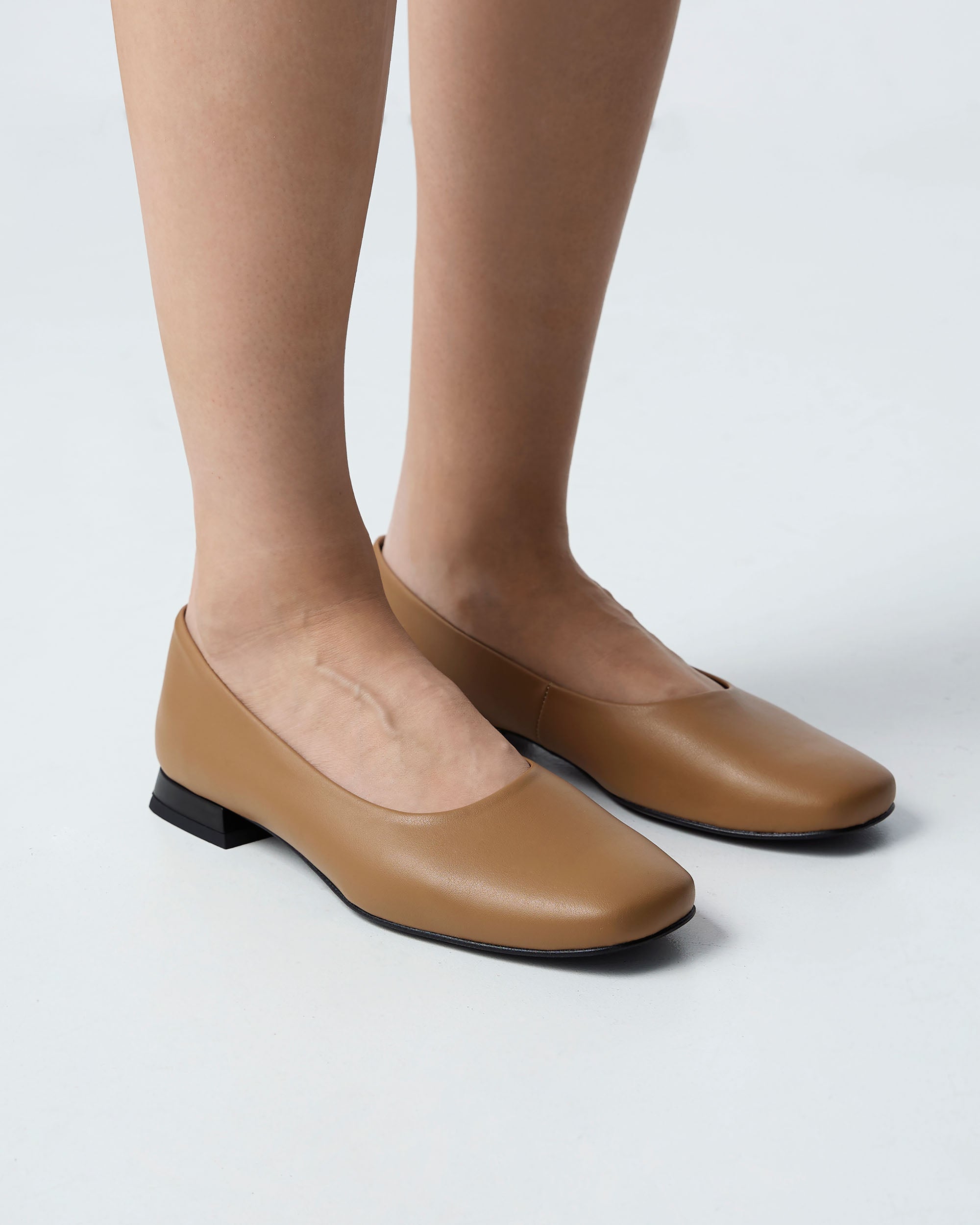 BOHEMA Carmel Diana Pumps in caramel - styled look of women's square-toe ballet flats
