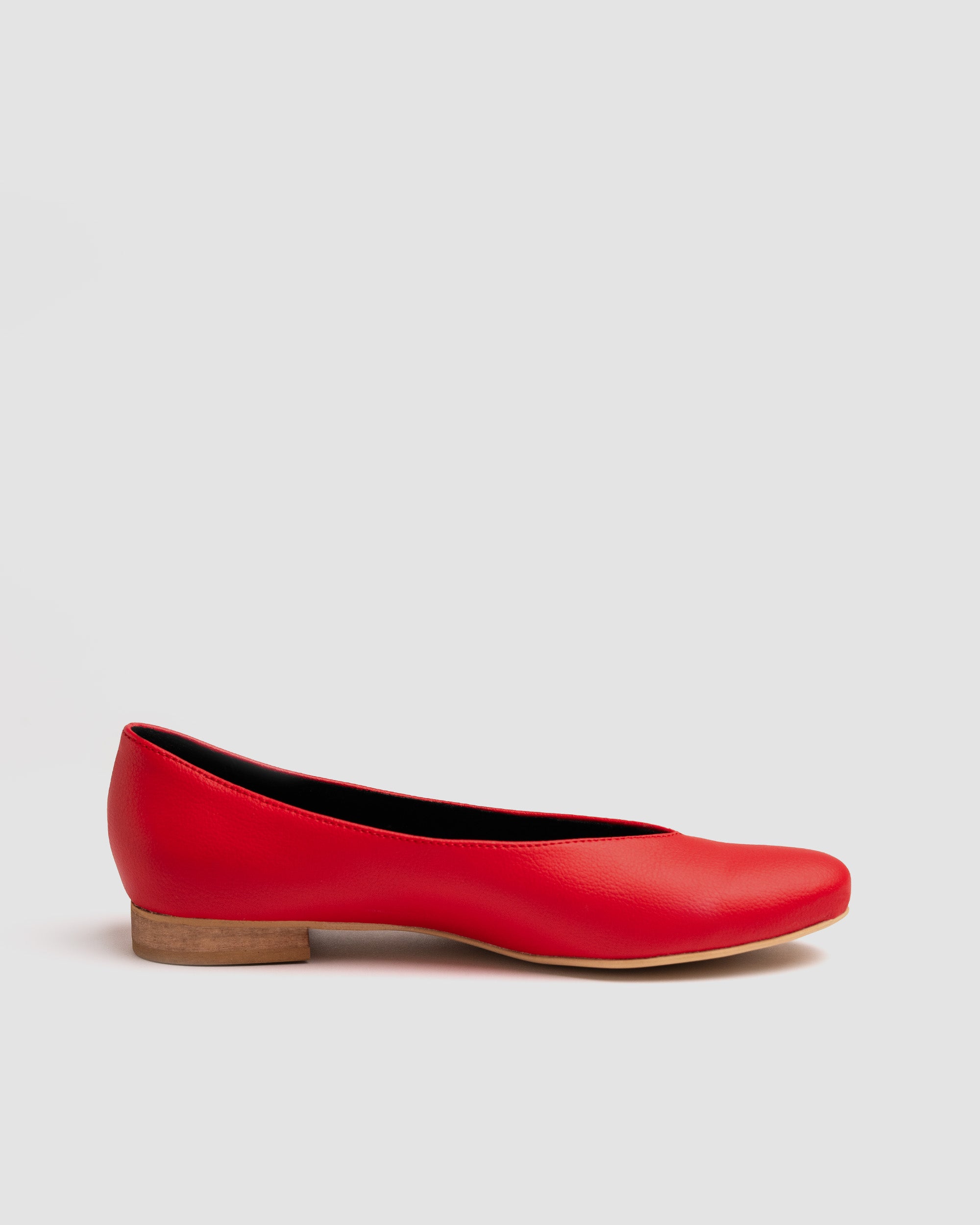 BOHEMA Pumps Red in red - worn on foot of women's ballet flats