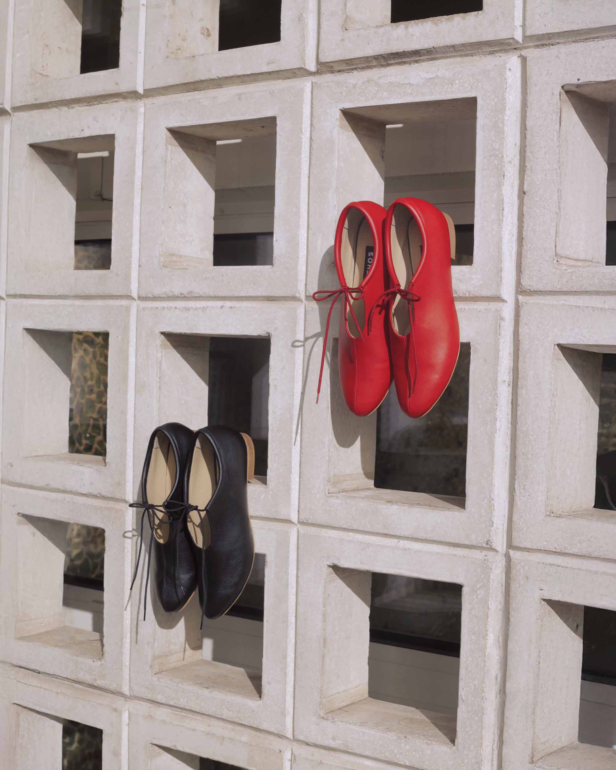 BOHEMA Akira Pumps in black - styled look of women's ballet flats