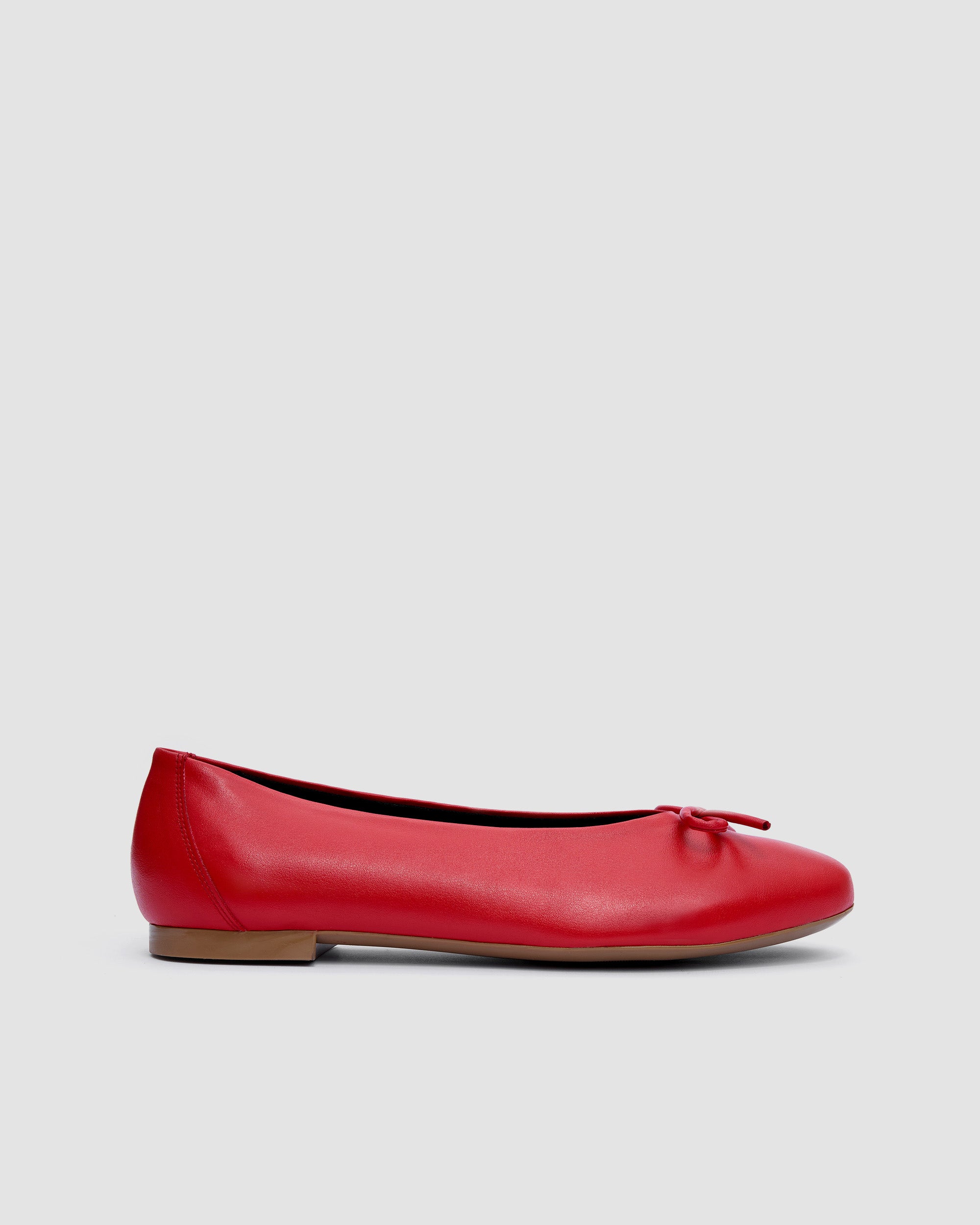 BOHEMA Mossy Pumps in red - styled look of women's ballet flats with bow