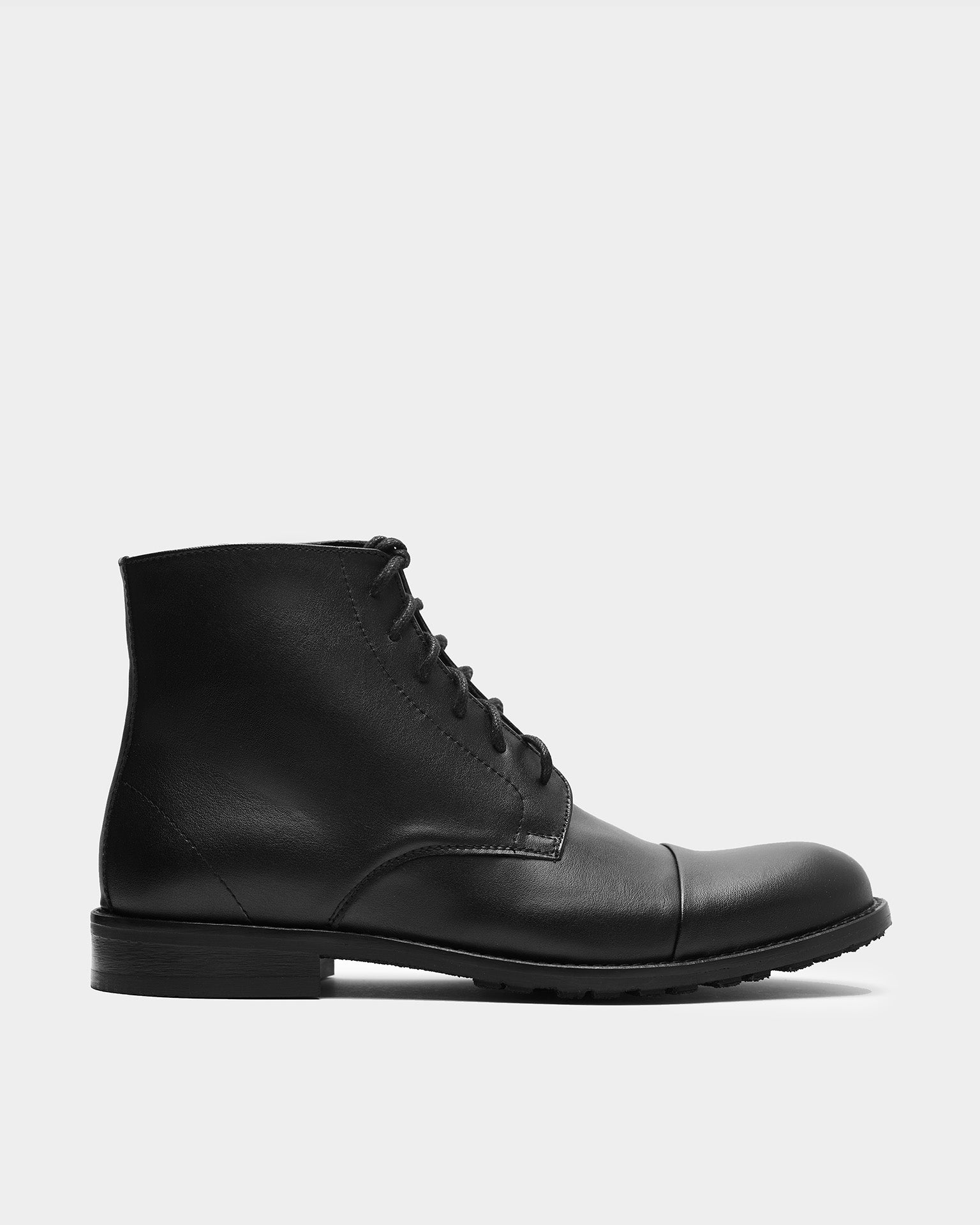 BOHEMA Laced-Up Ankle Boots in black - styled look of women's lace-up ankle boots