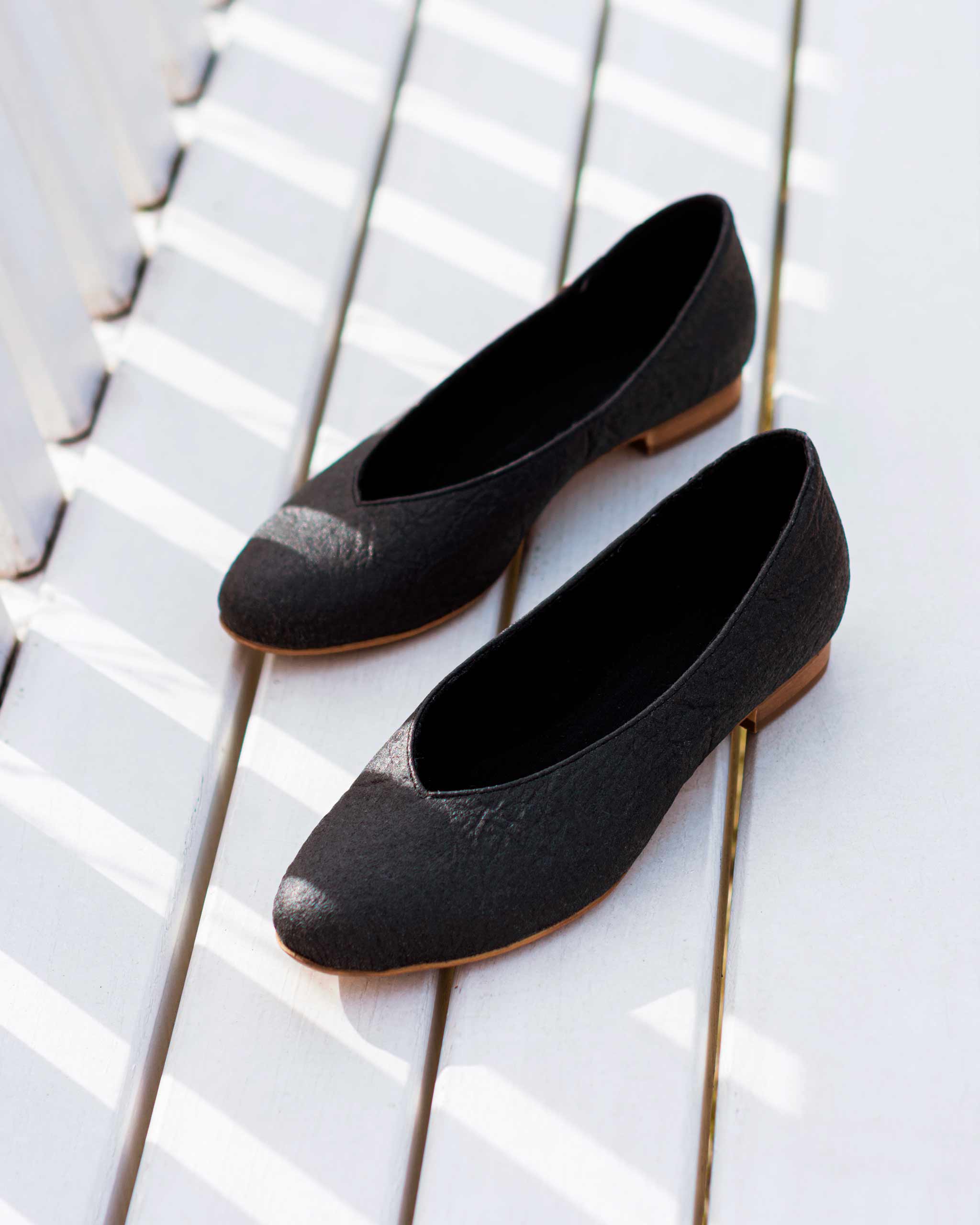 BOHEMA Pumps in black - top view of women's ballet flats