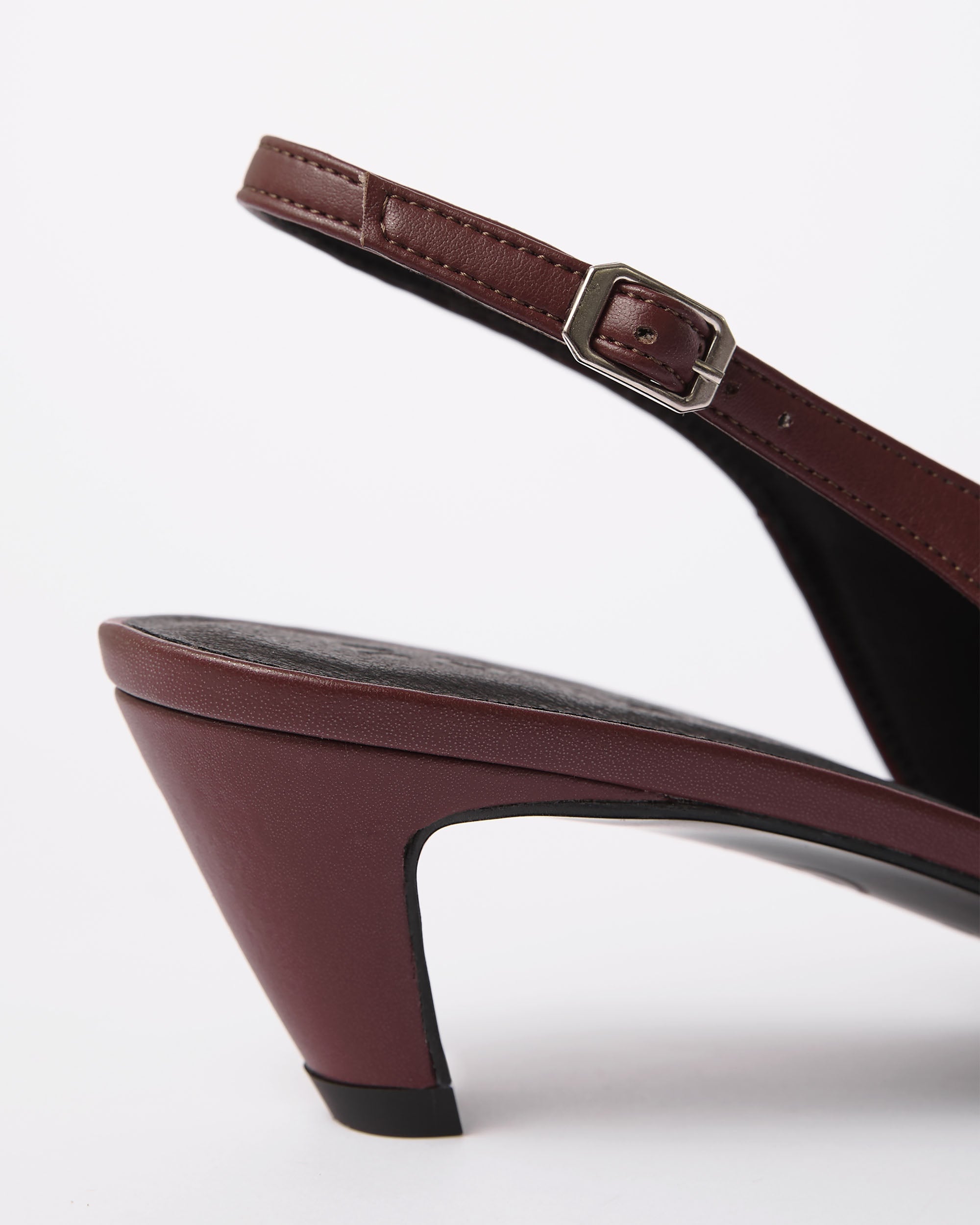 BOHEMA Kitten Heels in burgundy - sole detail of women's kitten heel pumps