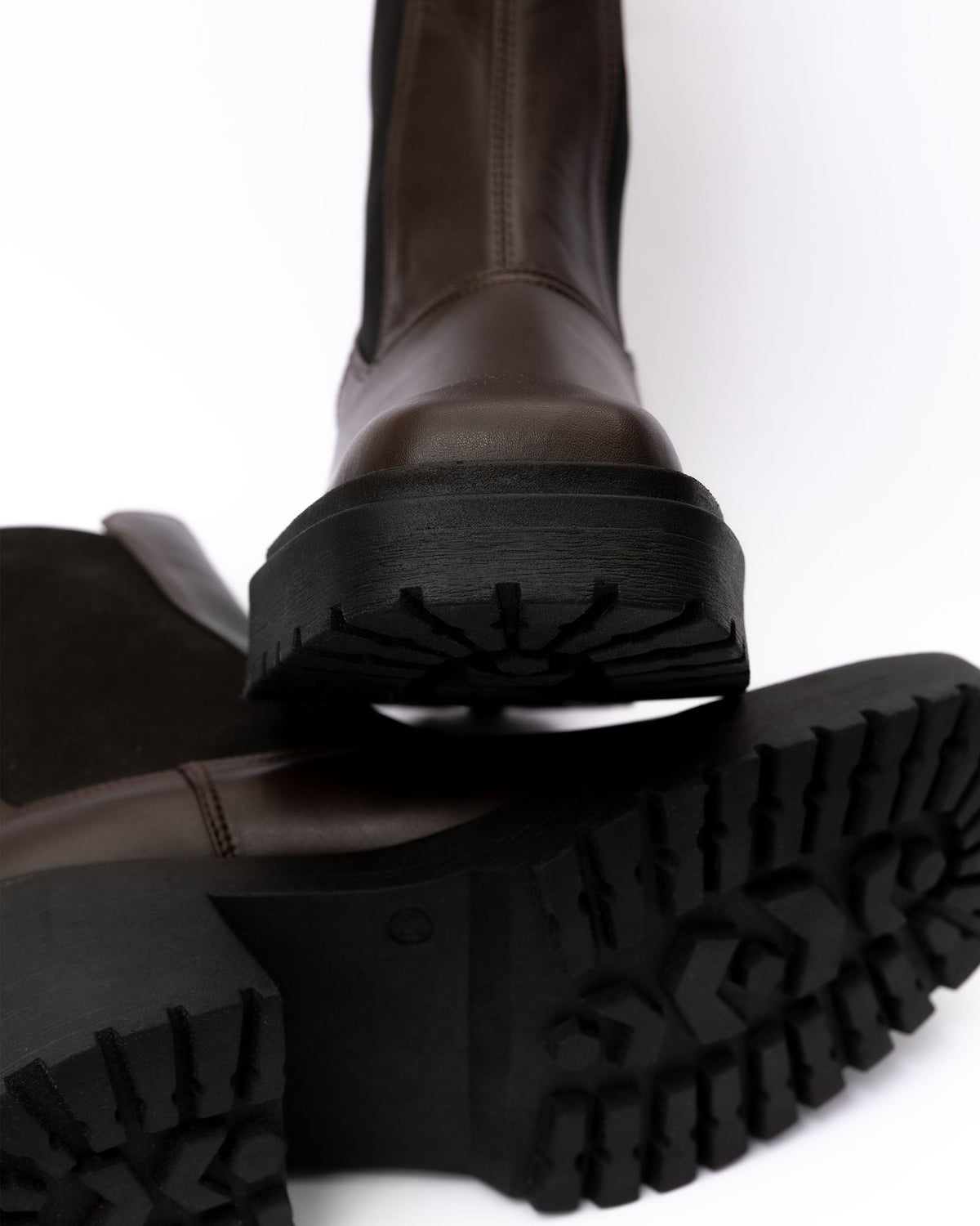 BOHEMA Squared Chelsea Boots Chocolate - brown women's chelsea boots made from plant leather, detail