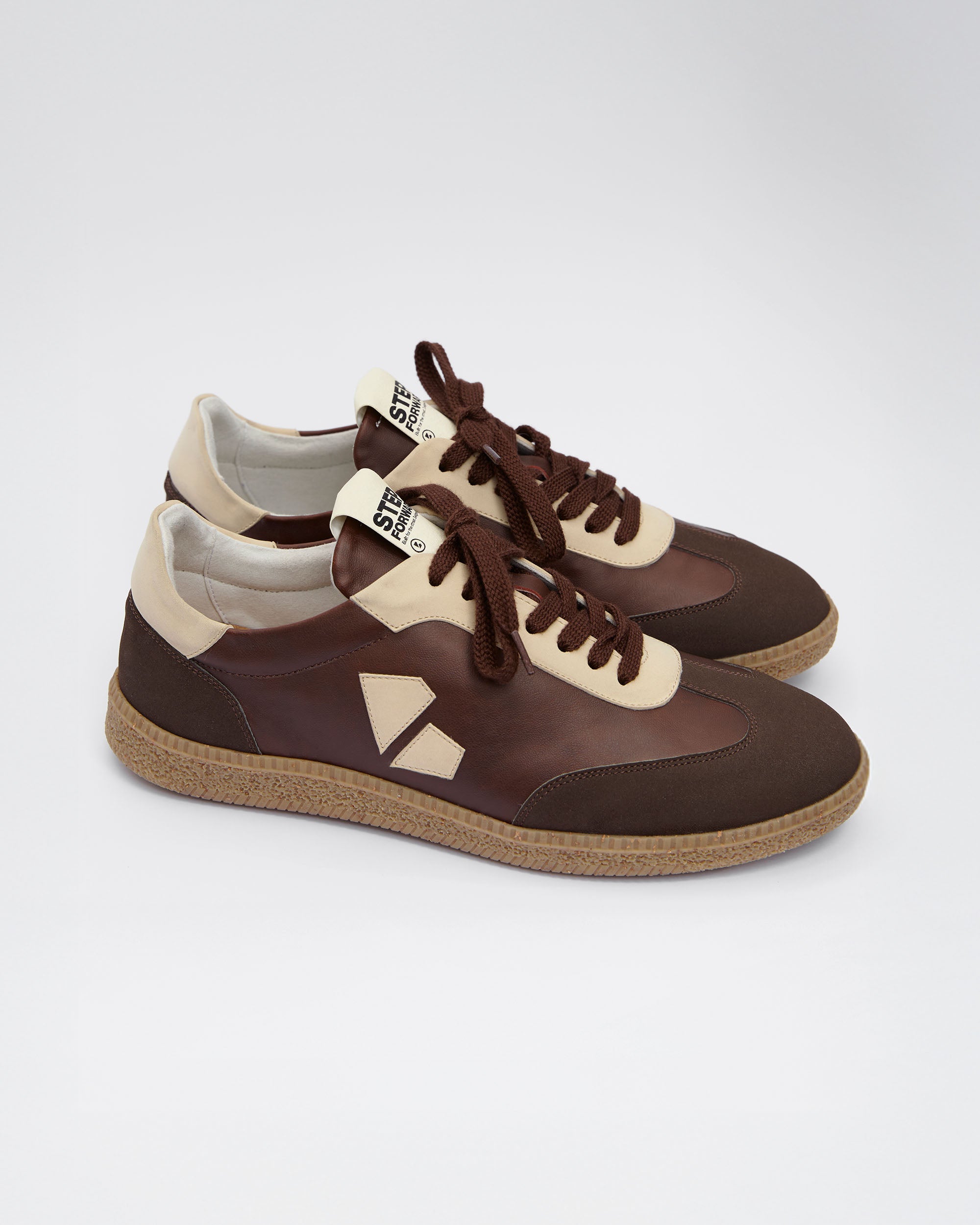 BOHEMA Brava Sneakers in chocolate brown - texture close-up of women's sneakers
