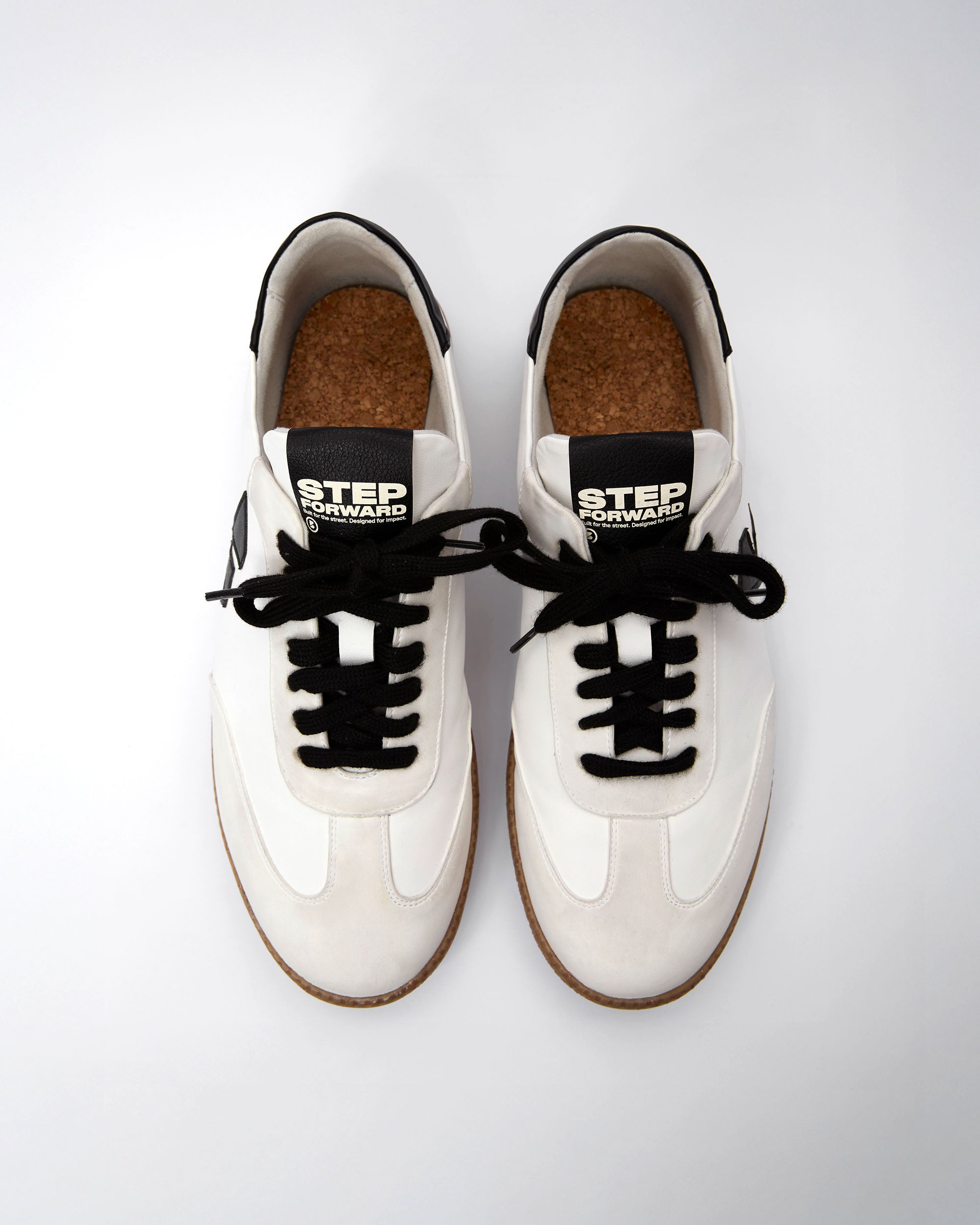 BOHEMA Brava Sneakers in white and black - worn on foot of men's sneakers