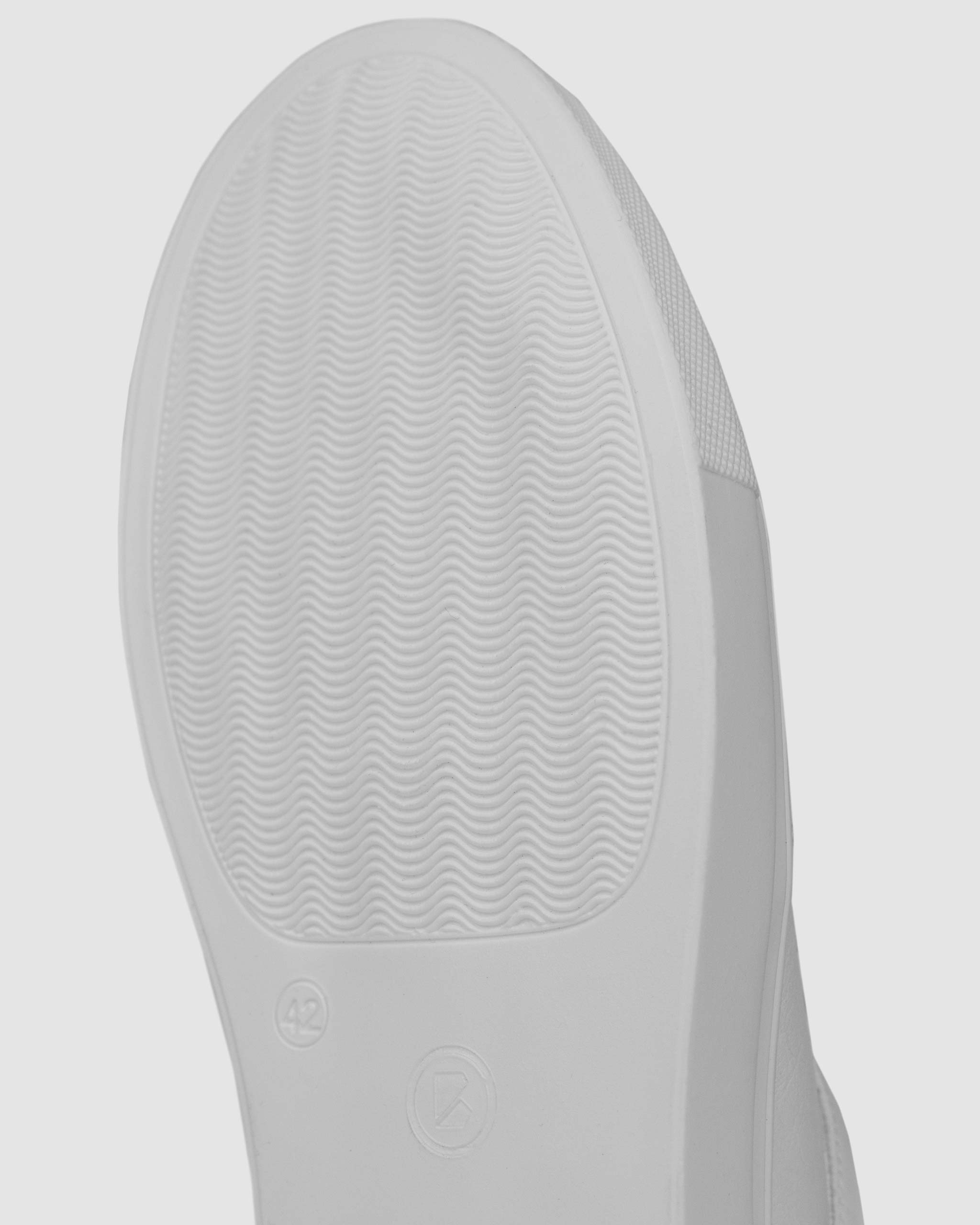 BOHEMA Awake Sneakers in white - worn on foot of men's sneakers