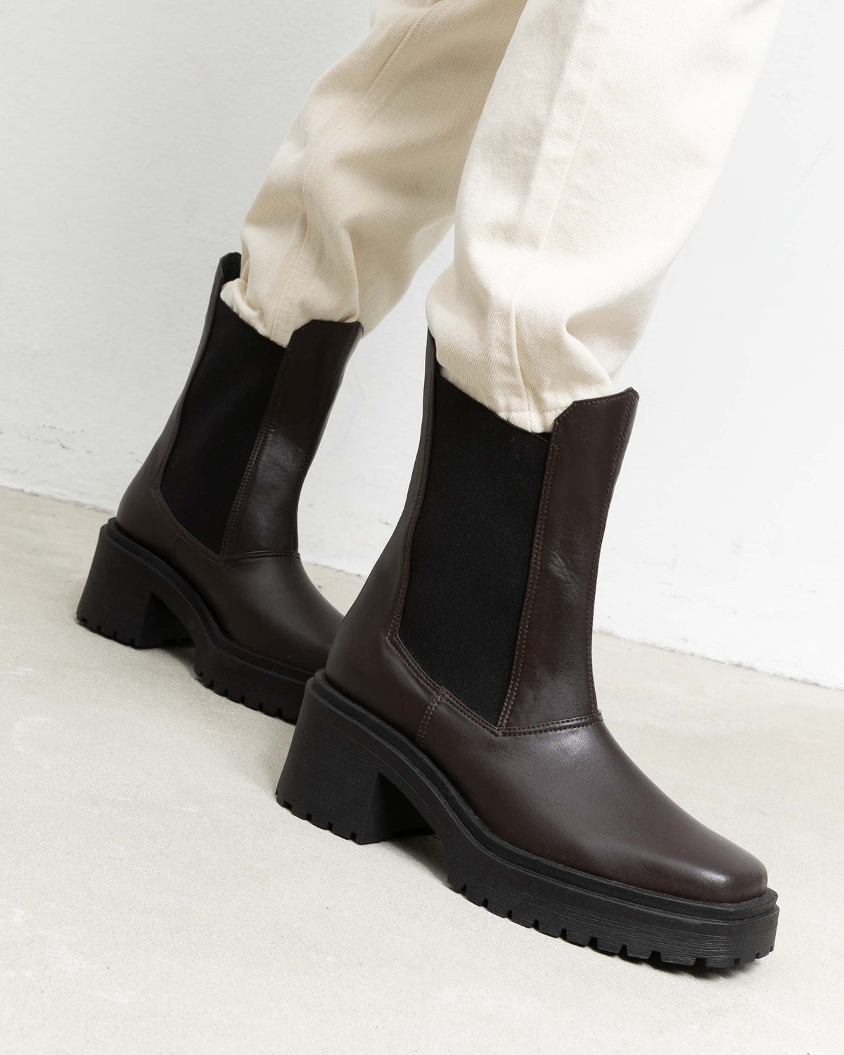 BOHEMA Squared Chelsea Boots Chocolate - brown women's chelsea boots made from plant leather, sole