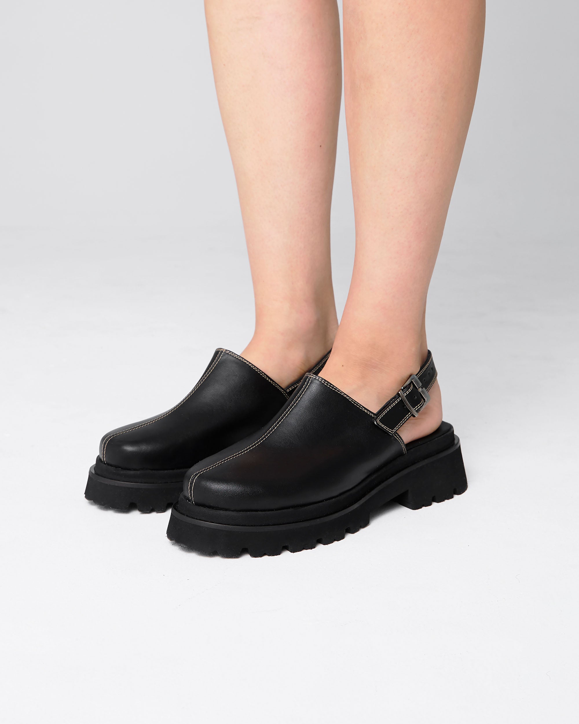 BOHEMA Urban Clogs in black - back view of women's clogs