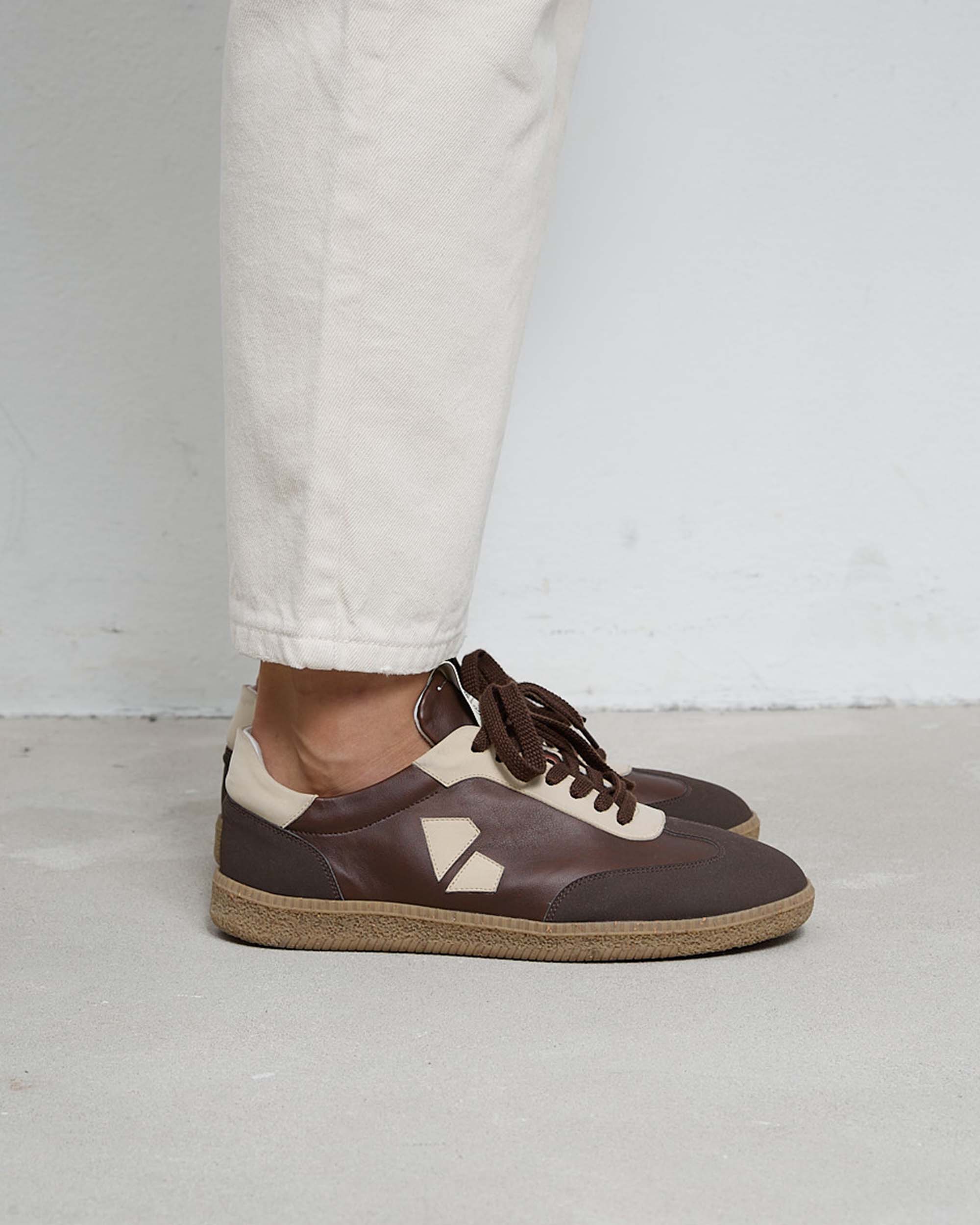 BOHEMA Brava Sneakers in chocolate brown - back view of men's sneakers