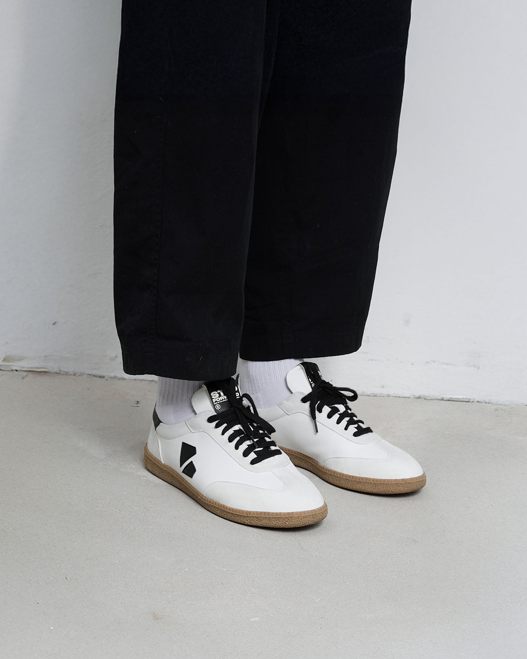 BOHEMA Brava Sneakers in white and black - back view of men's sneakers