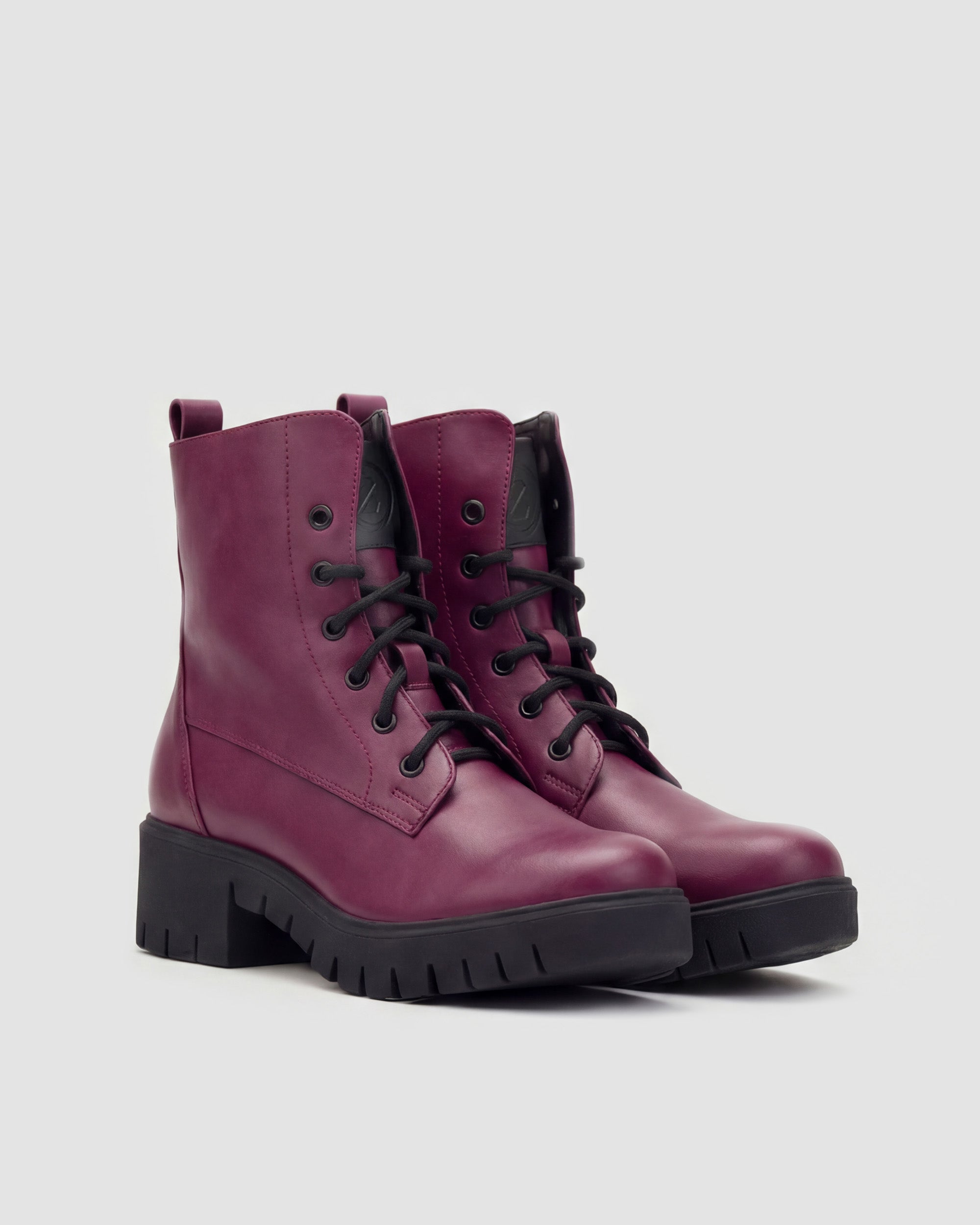 BOHEMA Workers No. 3 in burgundy - sole detail of women's lace-up boots