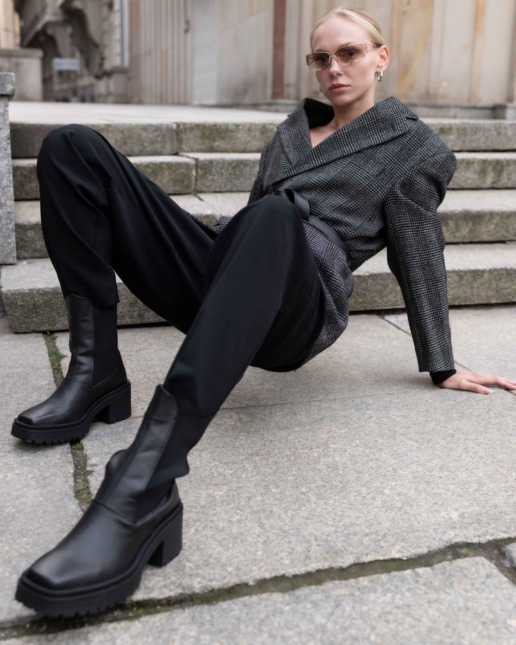 BOHEMA Squared Chelsea Boots in black - styled look of women's chelsea boots