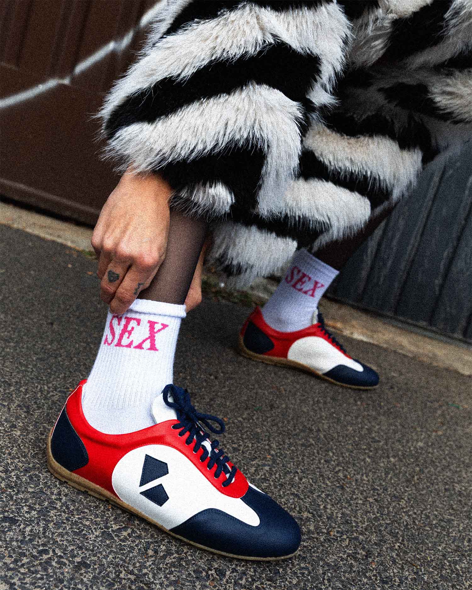 BOHEMA Racer Sneakers in blue, red and white - side view of women's sneakers