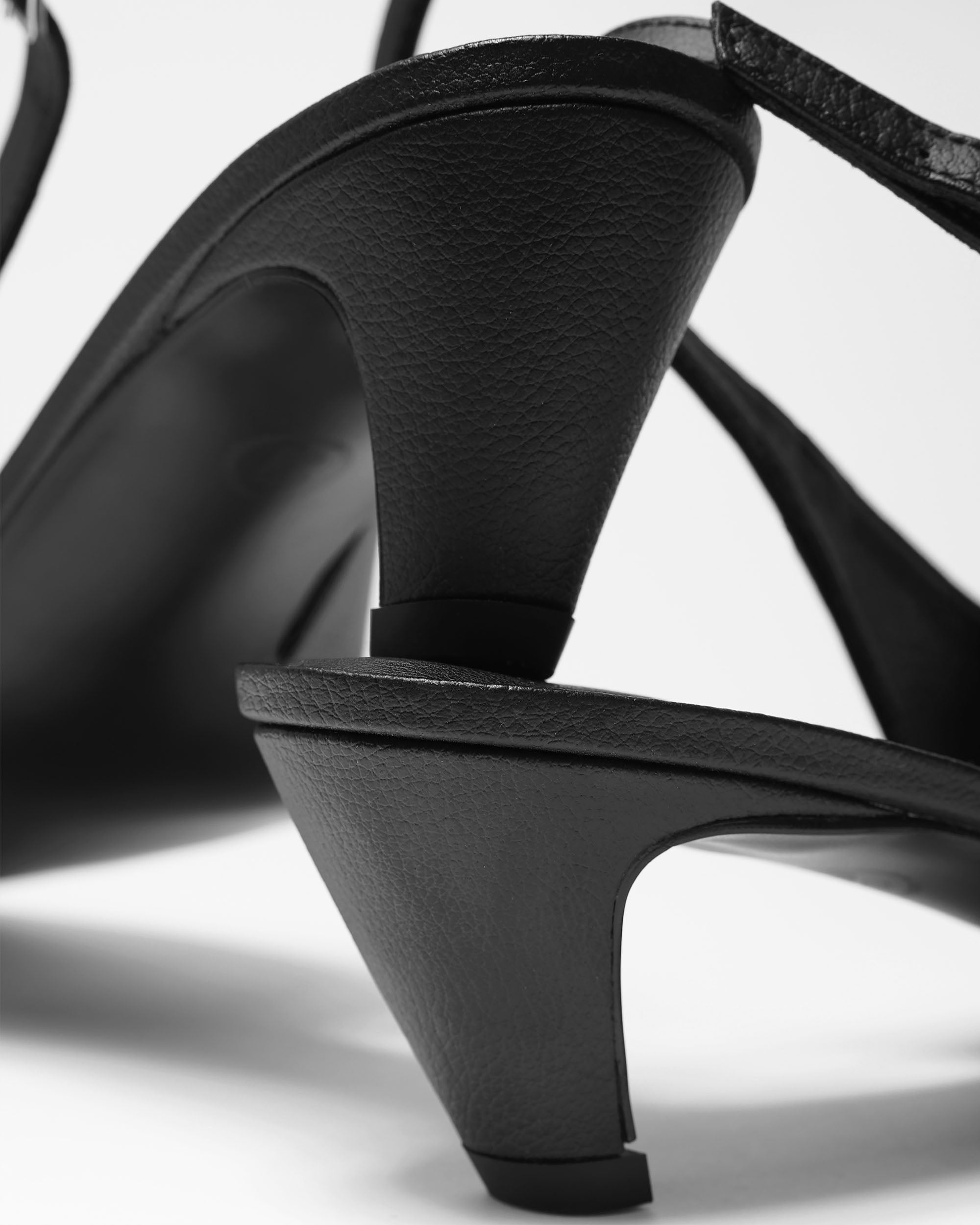 BOHEMA Kitten Heels in black - sole detail of women's kitten heel pumps