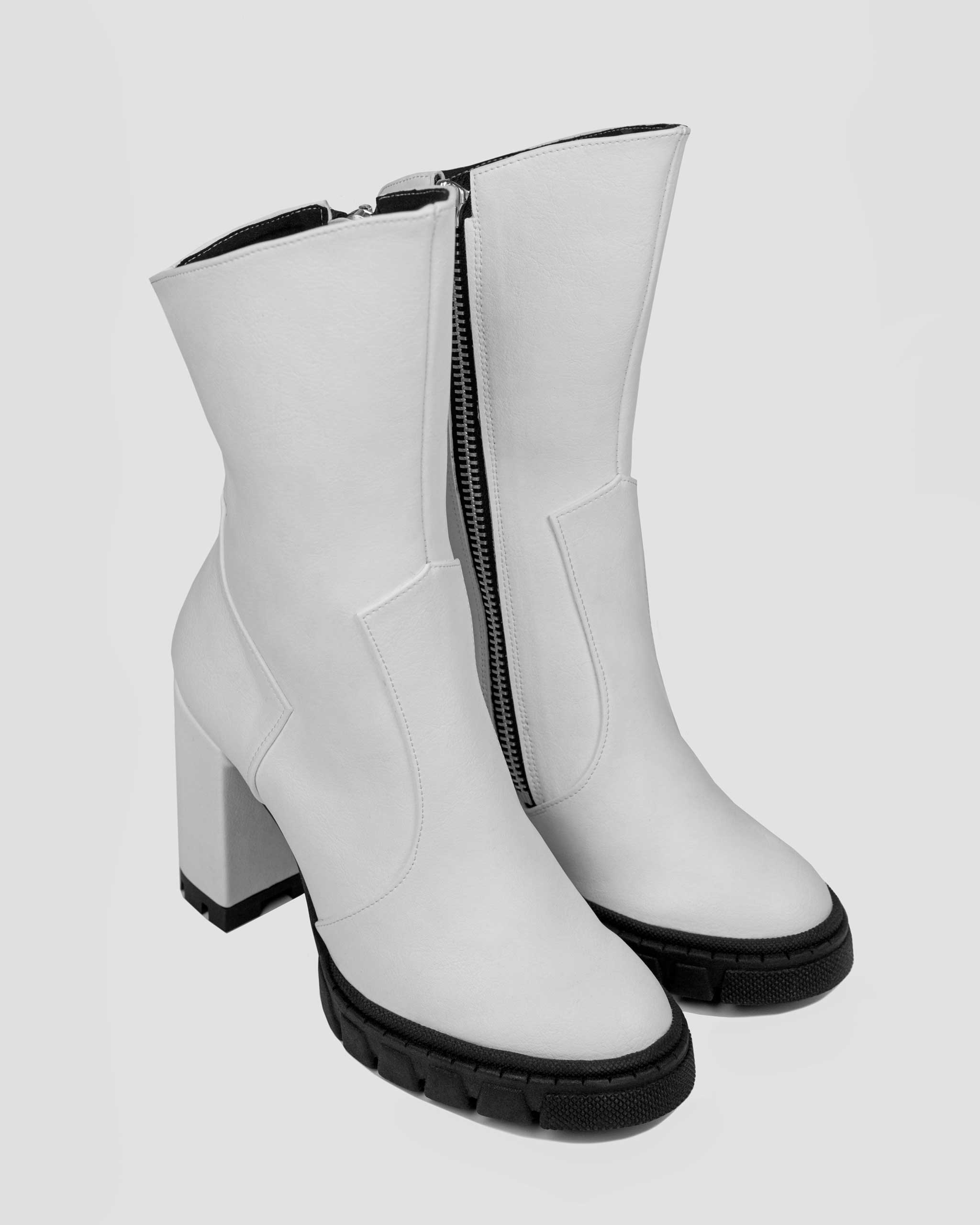 BOHEMA Ritual Boots in white - sole detail of women's ankle boots