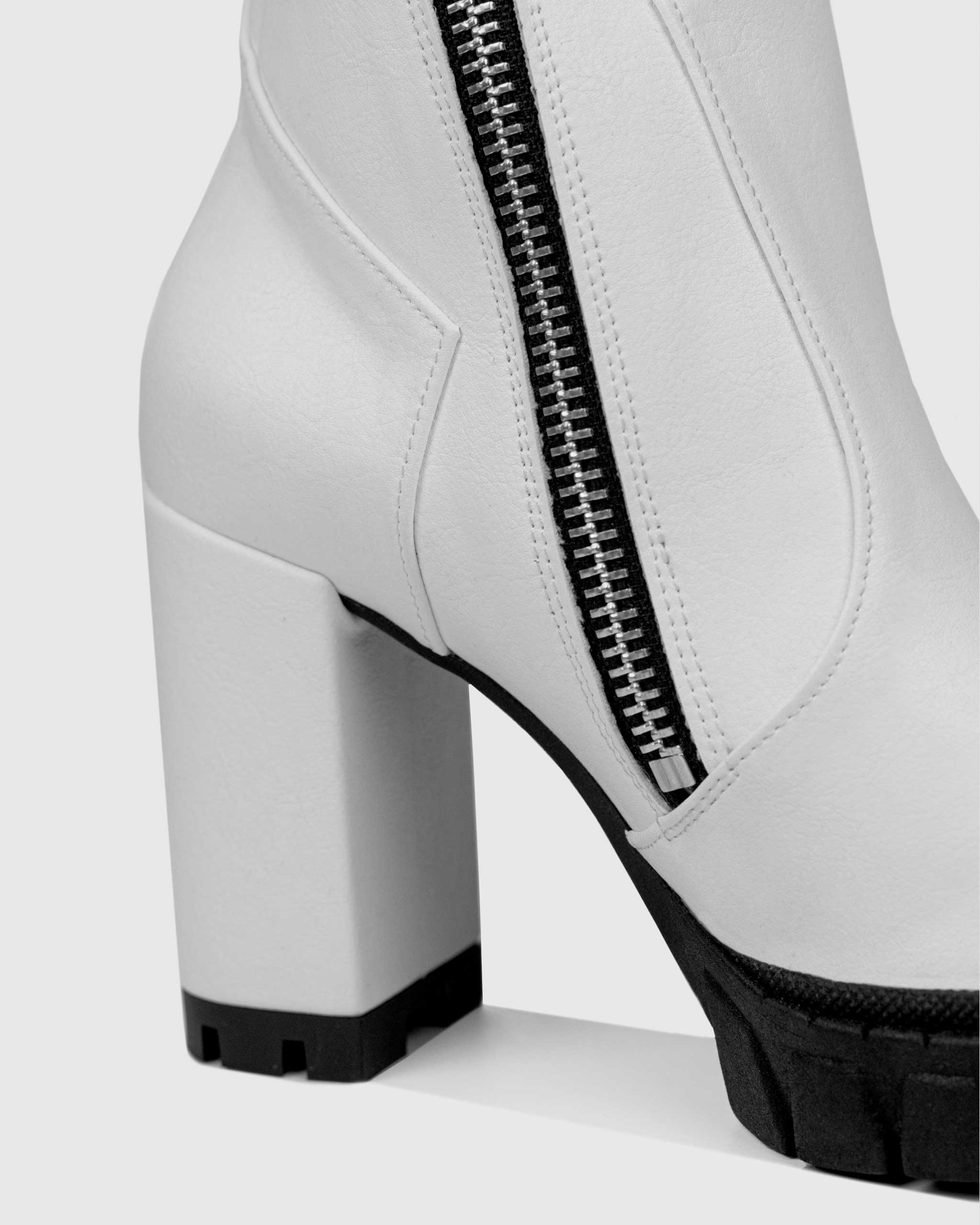 BOHEMA Ritual Boots in white - texture close-up of women's ankle boots