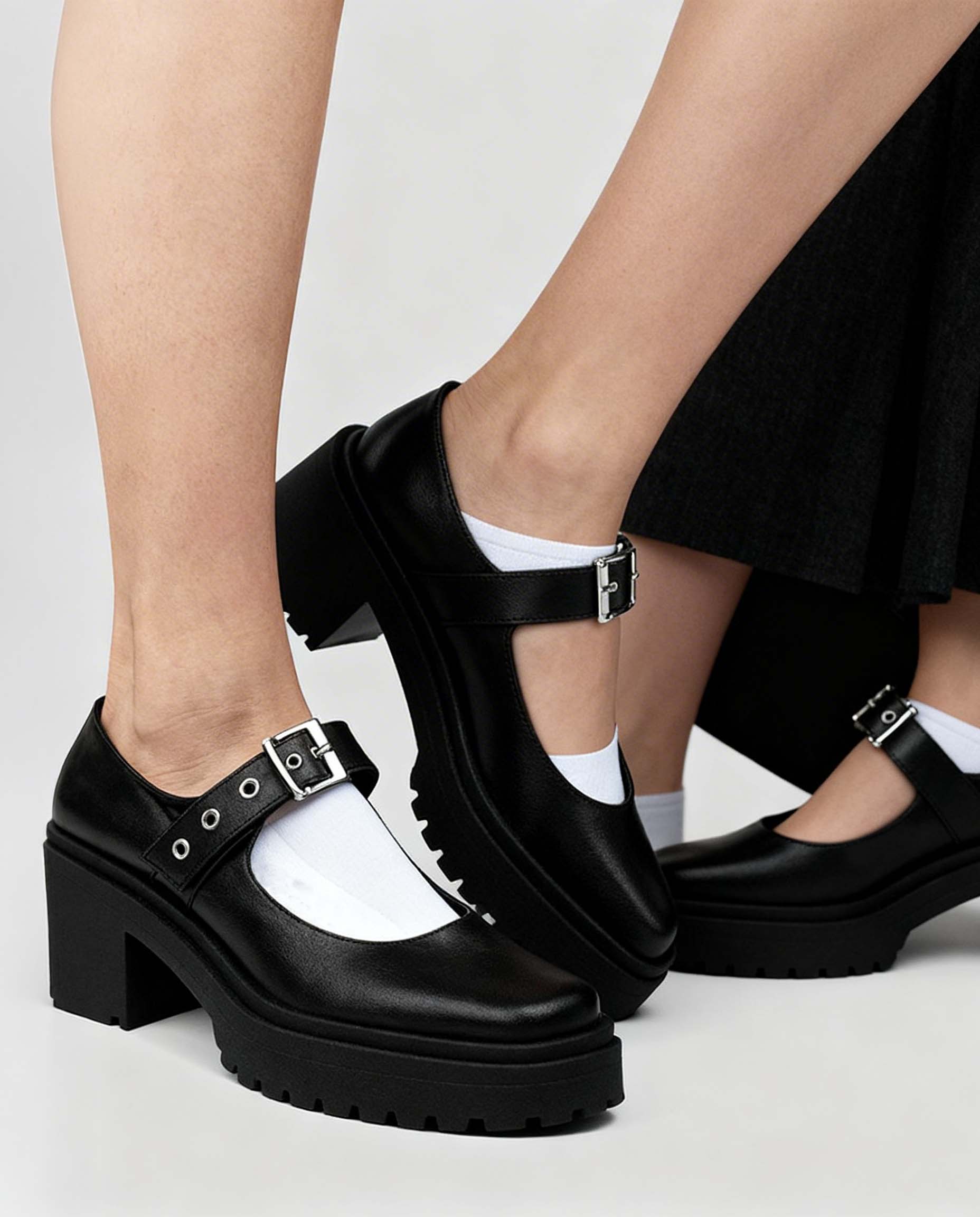 Squared Mary Jane Pumps Schwarz aus Traubenleder