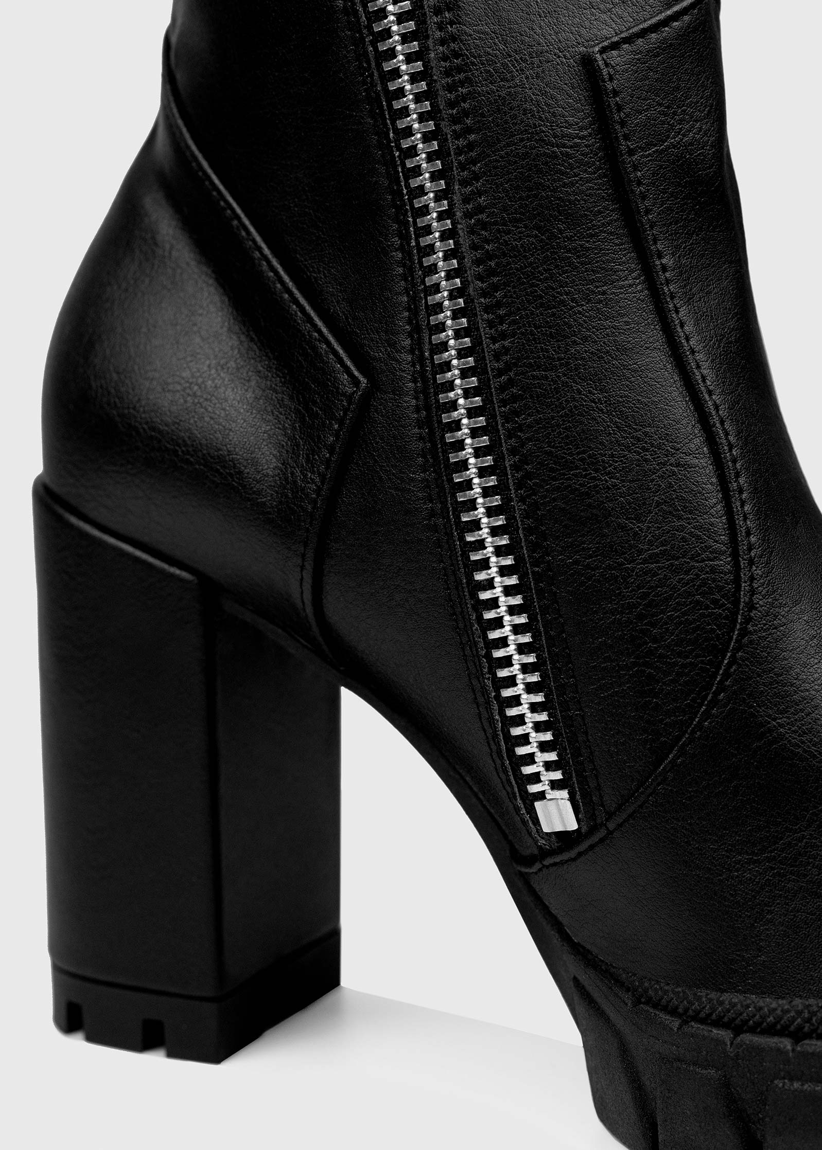BOHEMA Ritual Boots in black - texture close-up of women's ankle boots