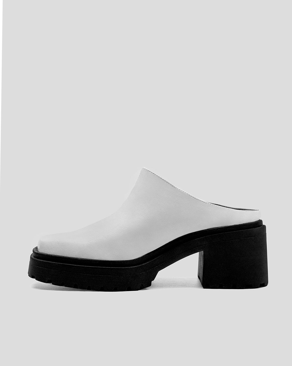 BOHEMA Squared Mule in white - sole detail of women's mules