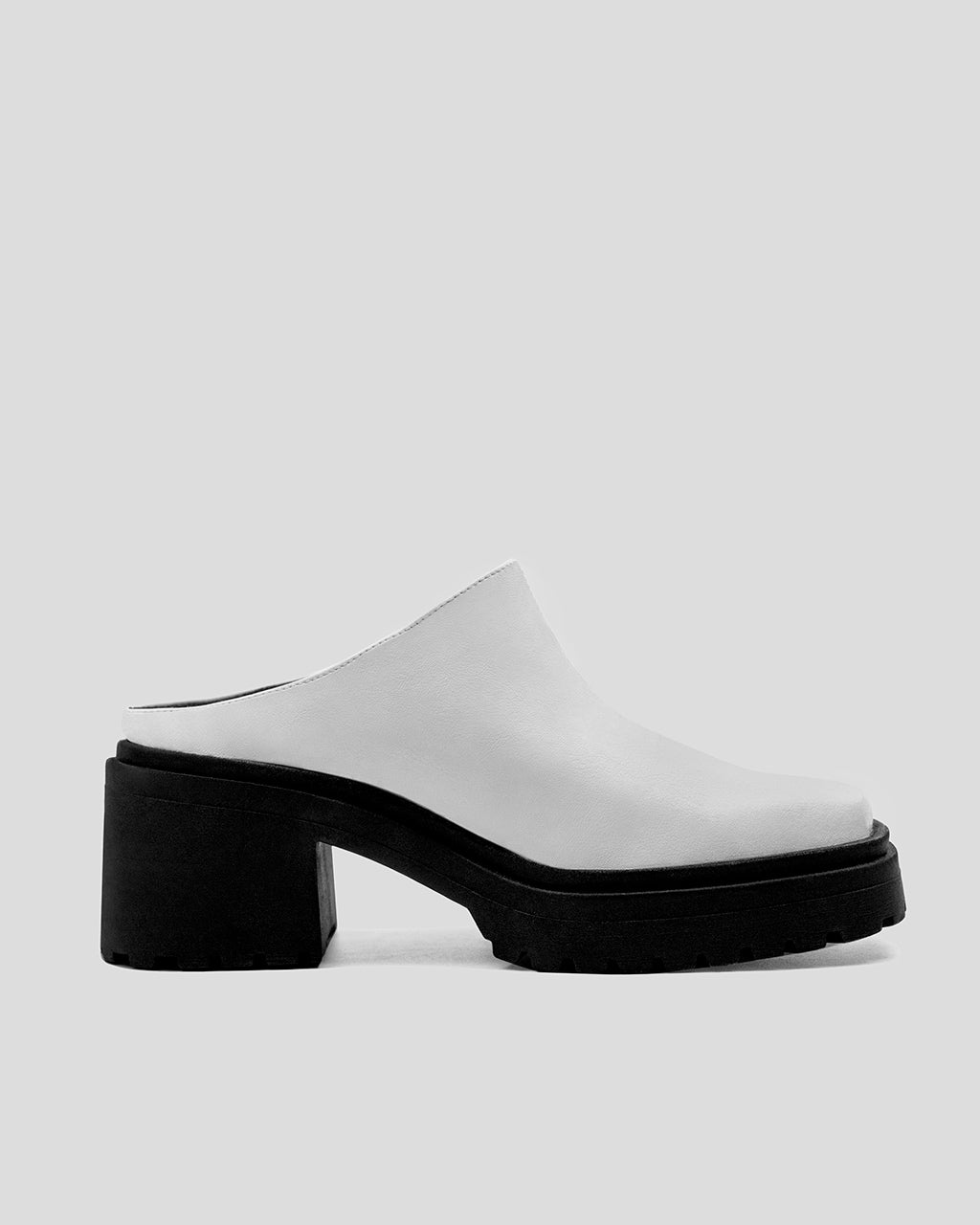 BOHEMA Squared Mule in white - texture close-up of women's mules