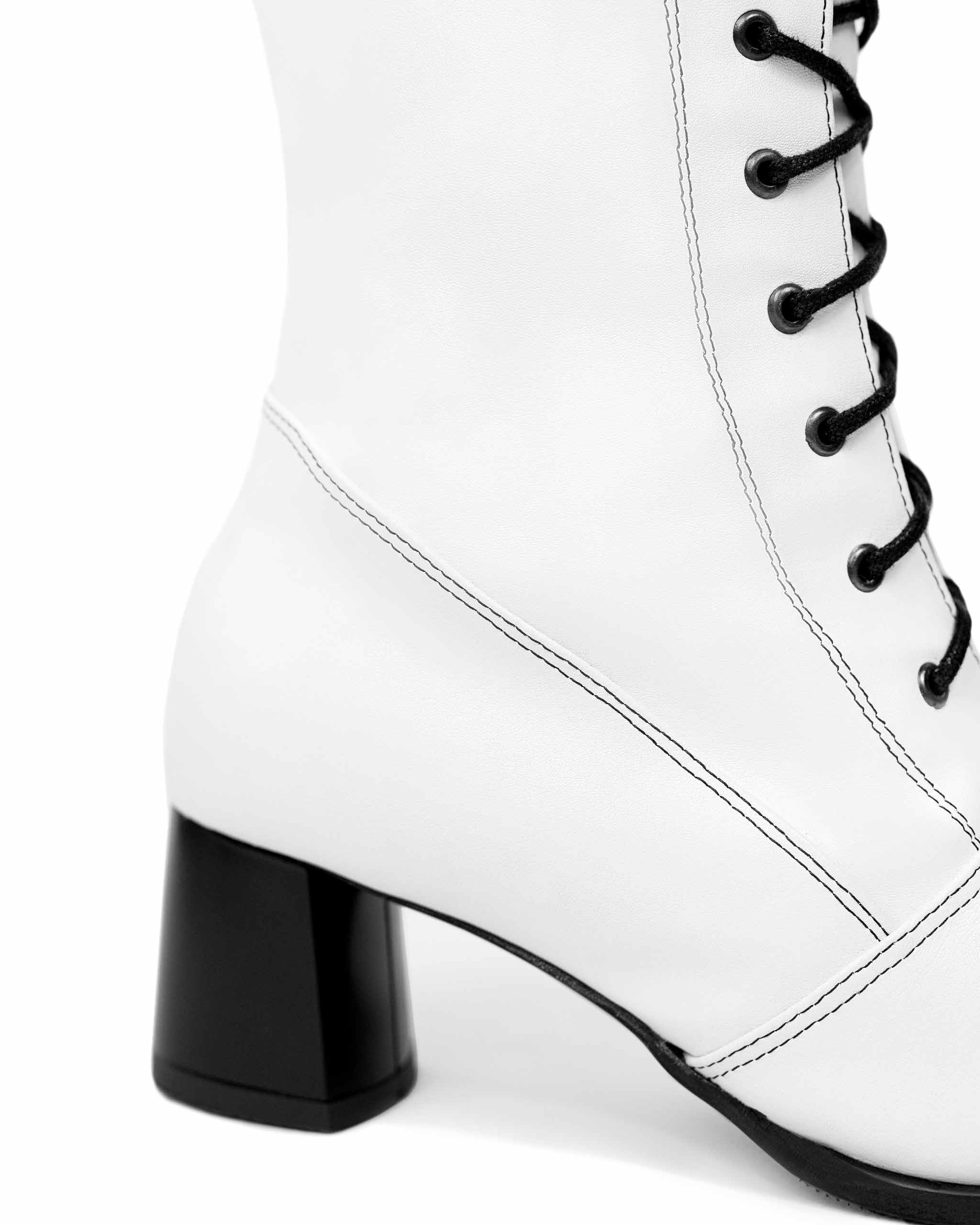 BOHEMA High Boots in white - sole detail of women's knee-high boots